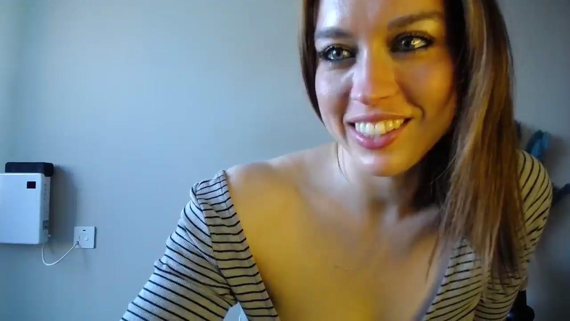 Gallery image thumbnail from Girl_X_Power's myfreecams stream on, 05/16/2025, 19:00 image 9 of 20