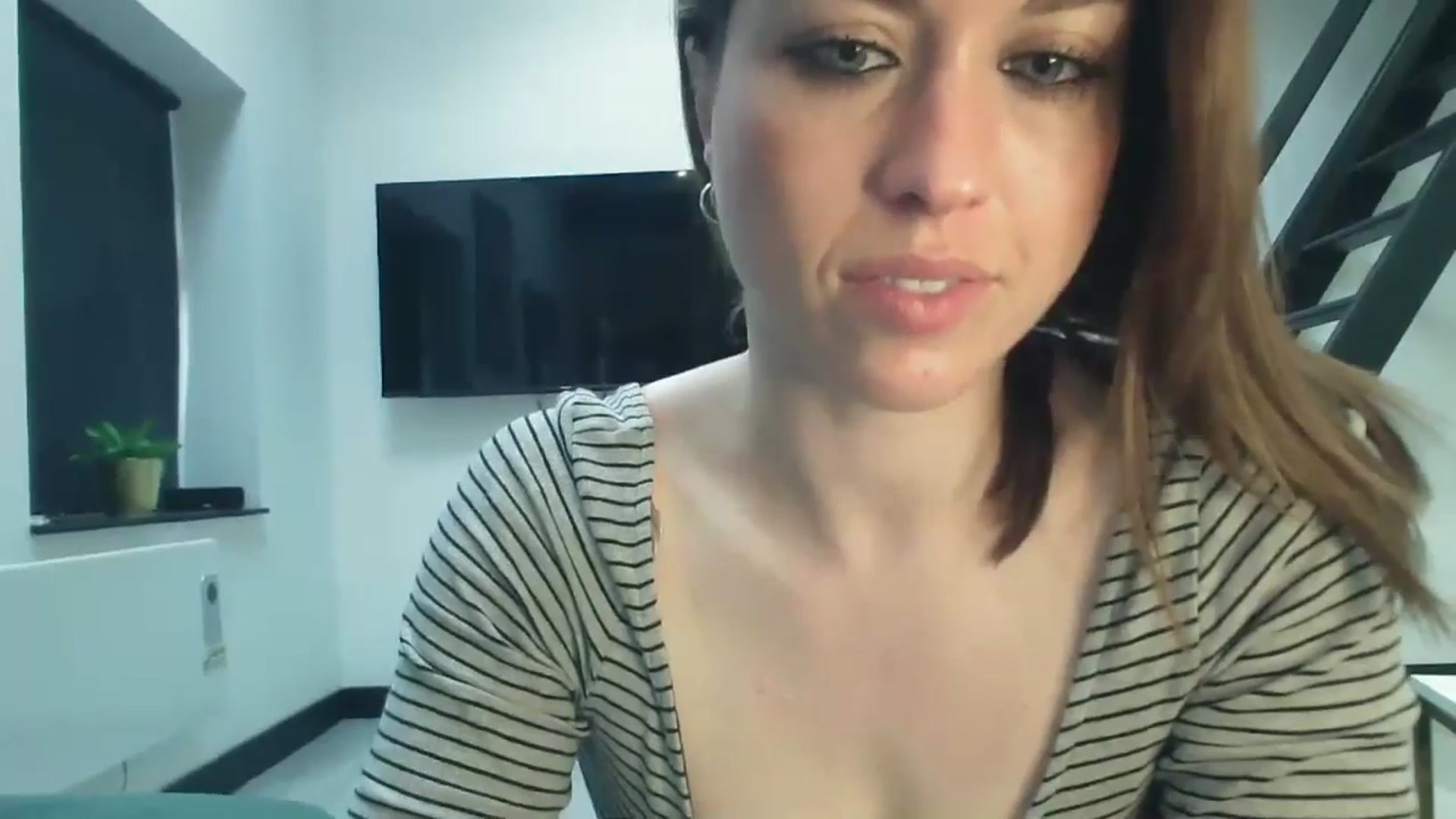 Gallery image thumbnail from Girl_X_Power's myfreecams stream on, 06/17/2025, 18:32 image 17 of 20