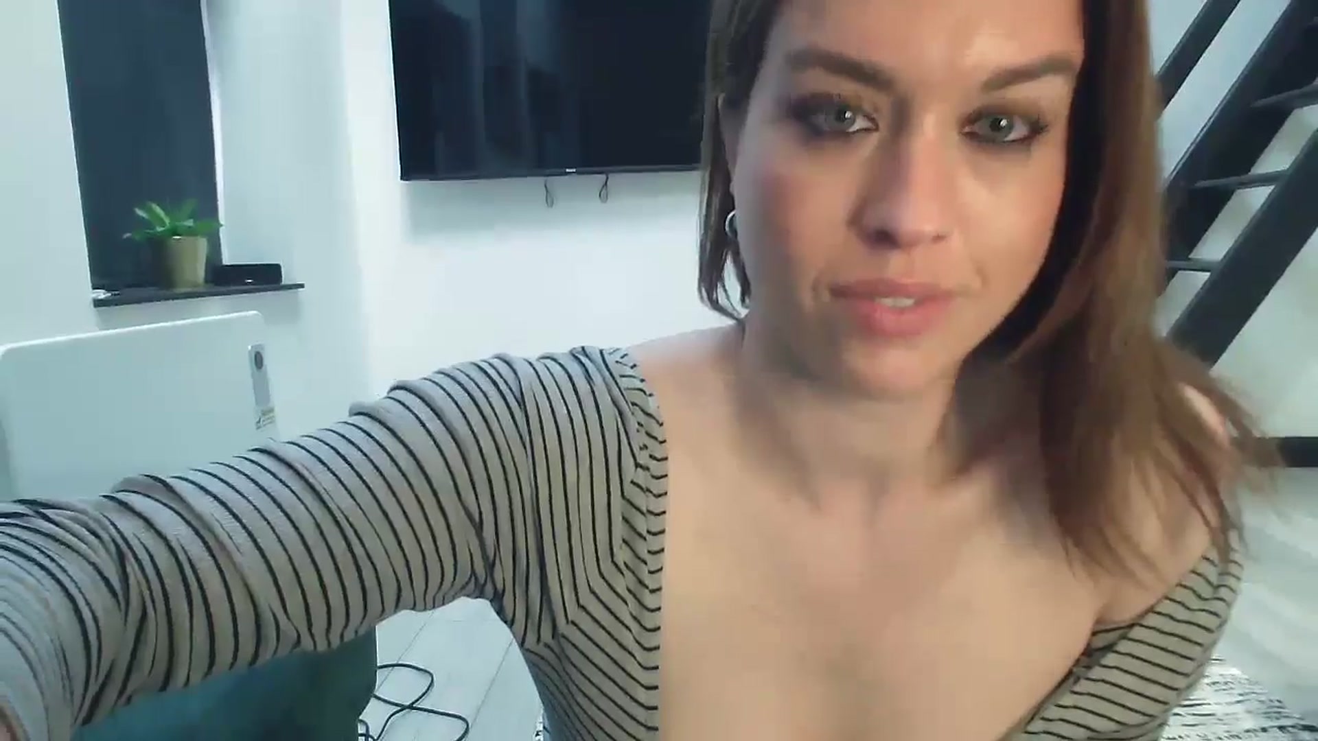 Gallery image thumbnail from Girl_X_Power's myfreecams stream on, 06/17/2025, 18:32 image 10 of 20