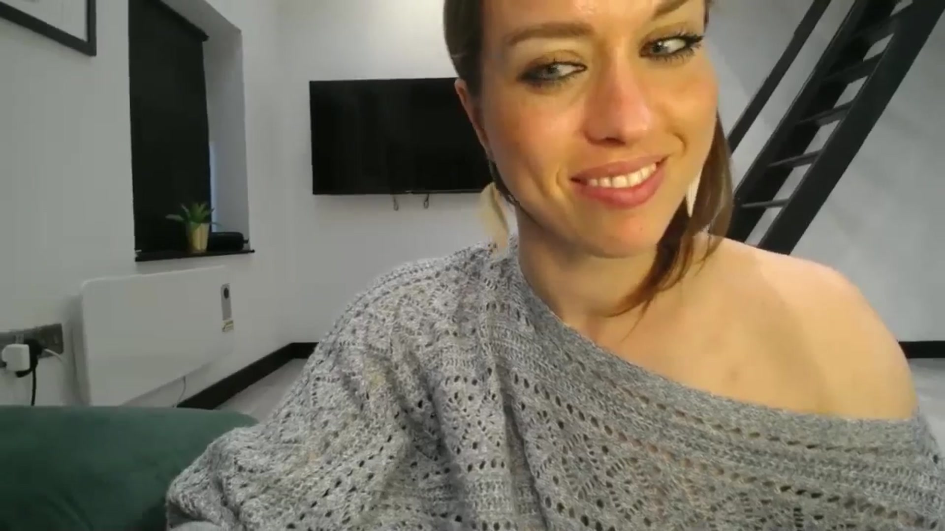 Gallery image thumbnail from Girl_X_Power's myfreecams stream on, 08/16/2025, 19:18 image 18 of 20
