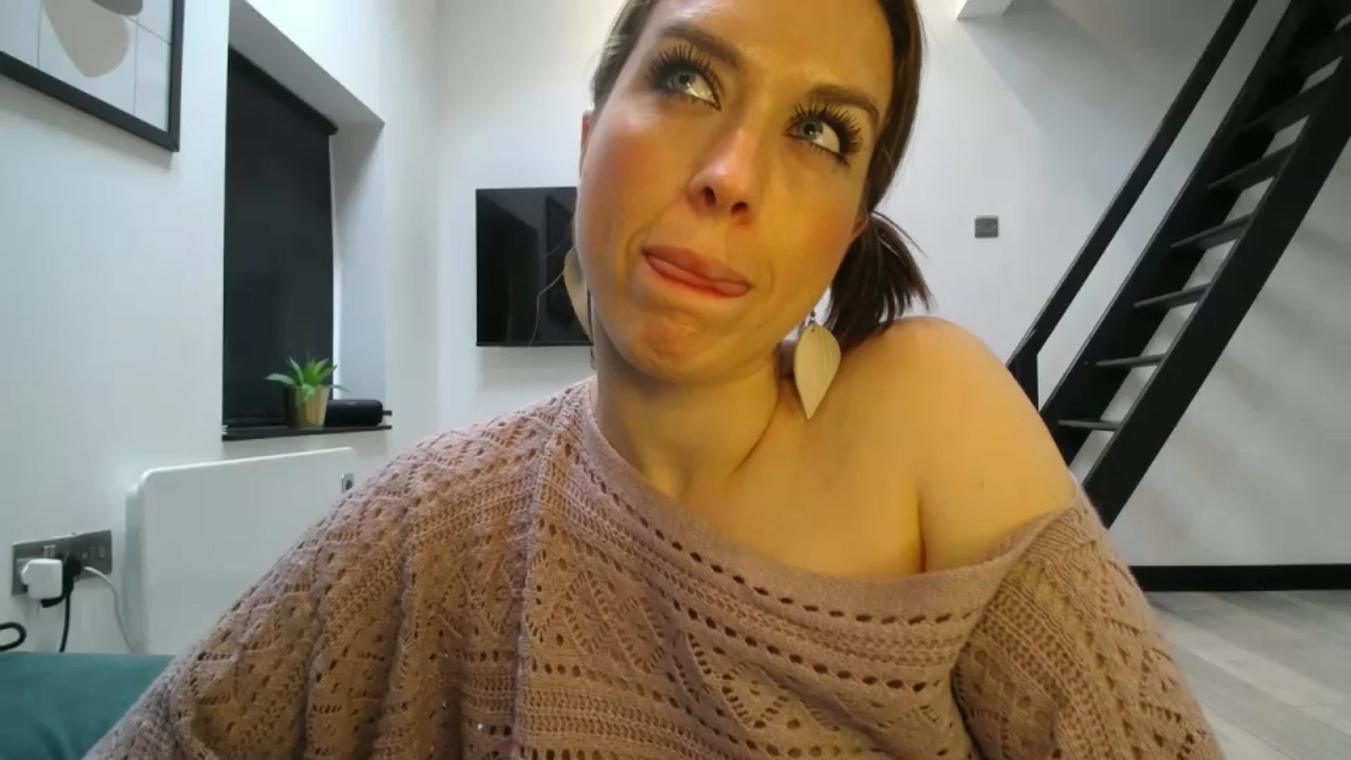 Gallery image thumbnail from Girl_X_Power's myfreecams stream on, 08/17/2025, 16:33 image 10 of 20