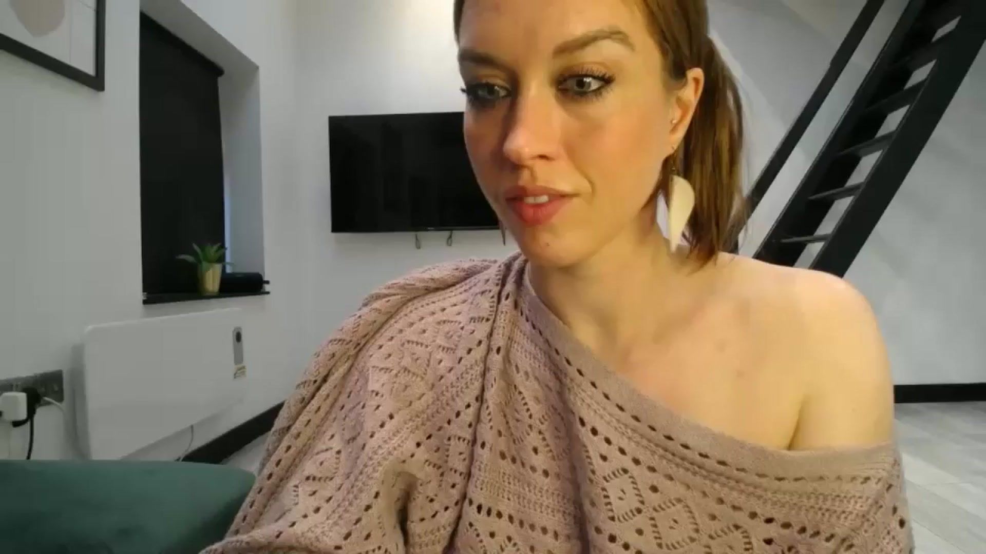 Gallery image thumbnail from Girl_X_Power's myfreecams stream on, 08/17/2025, 19:00 image 18 of 20