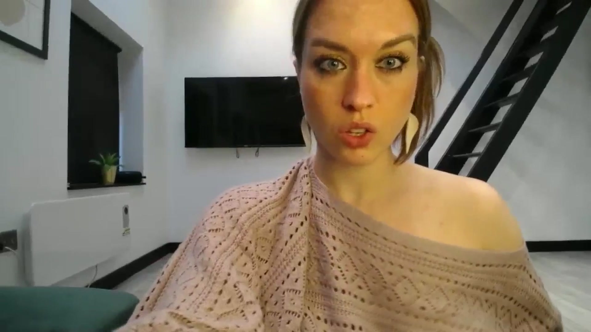 Gallery image thumbnail from Girl_X_Power's myfreecams stream on, 08/17/2025, 19:00 image 2 of 20