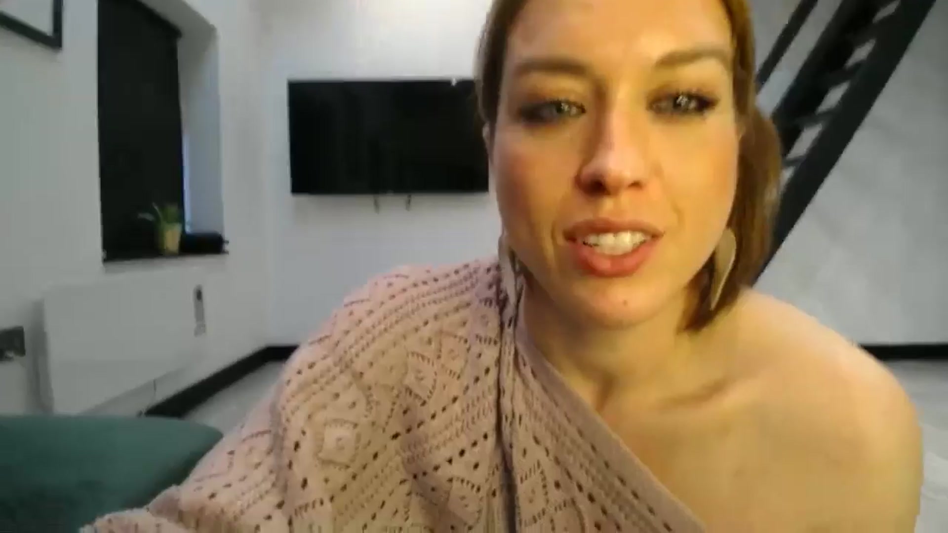 Gallery image thumbnail from Girl_X_Power's myfreecams stream on, 08/17/2025, 19:00 image 4 of 20