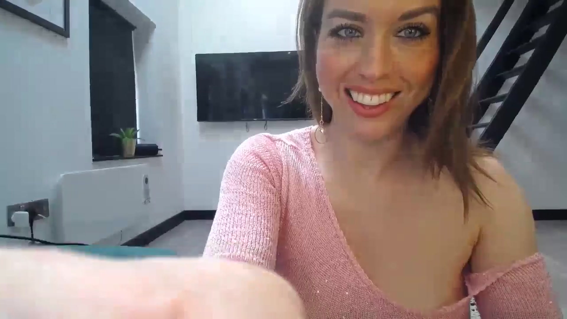 Gallery image thumbnail from Girl_X_Power's myfreecams stream on, 08/24/2025, 11:35 image 10 of 20