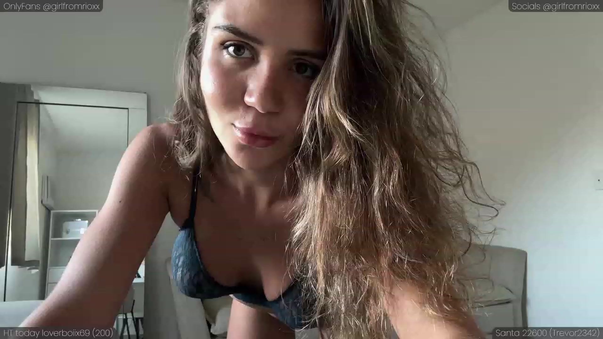 Gallery image thumbnail from Girlfromrio's myfreecams stream on, 12/28/2023, 21:02 image 18 of 20