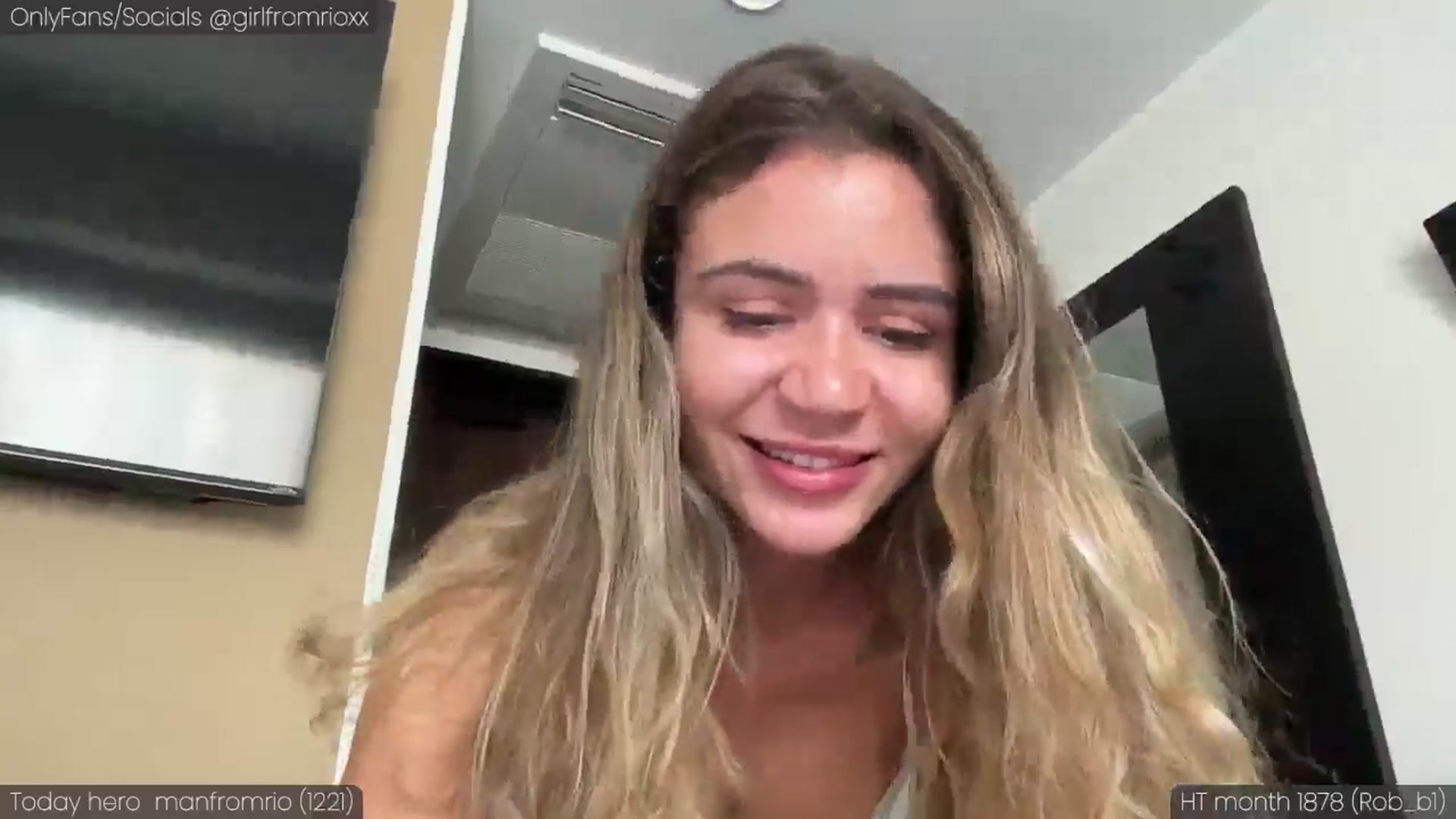 Gallery image thumbnail from Girlfromrio's myfreecams stream on, 06/24/2024, 02:52 image 18 of 20