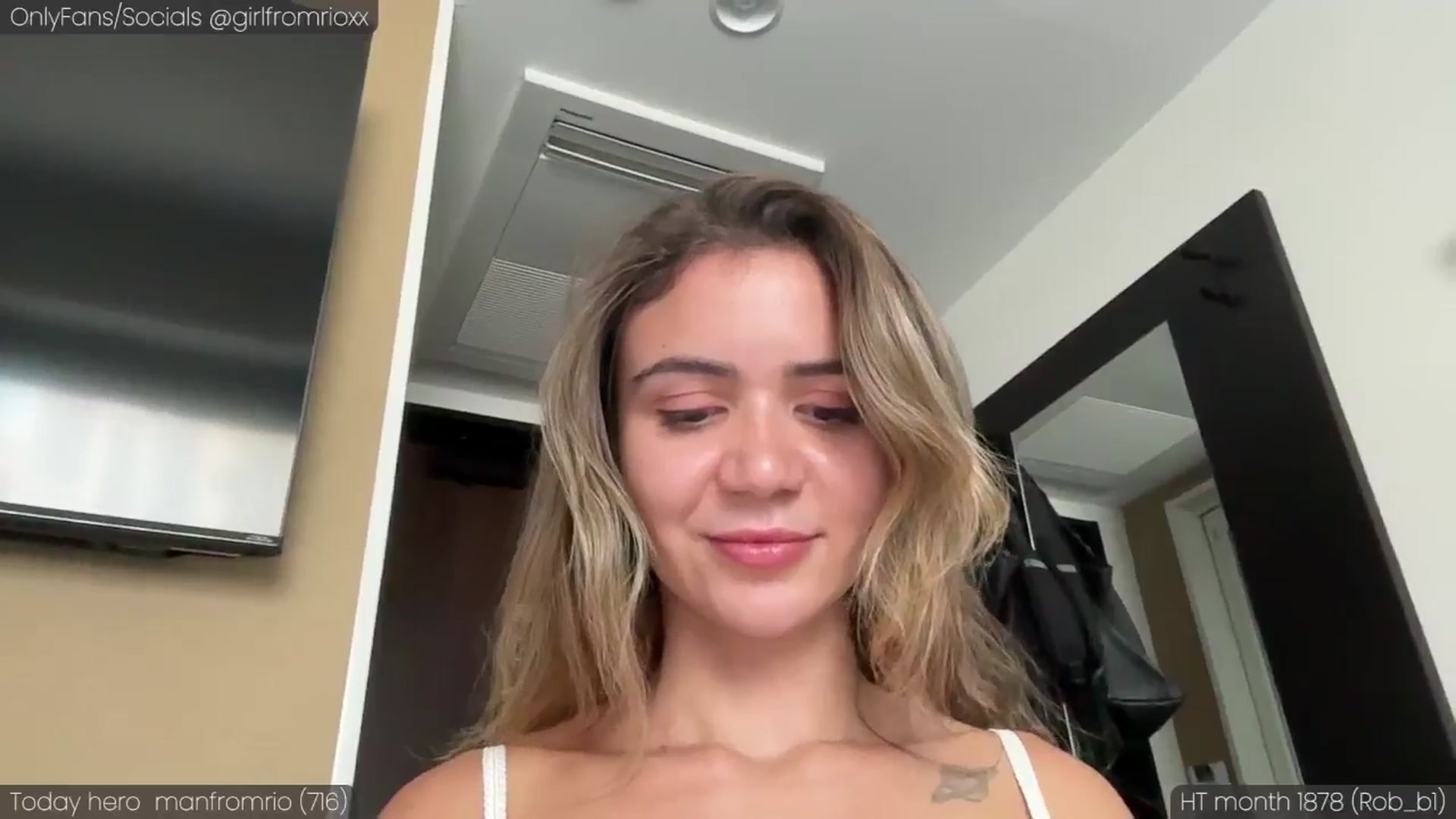 Gallery image thumbnail from Girlfromrio's myfreecams stream on, 06/24/2024, 02:52 image 16 of 20