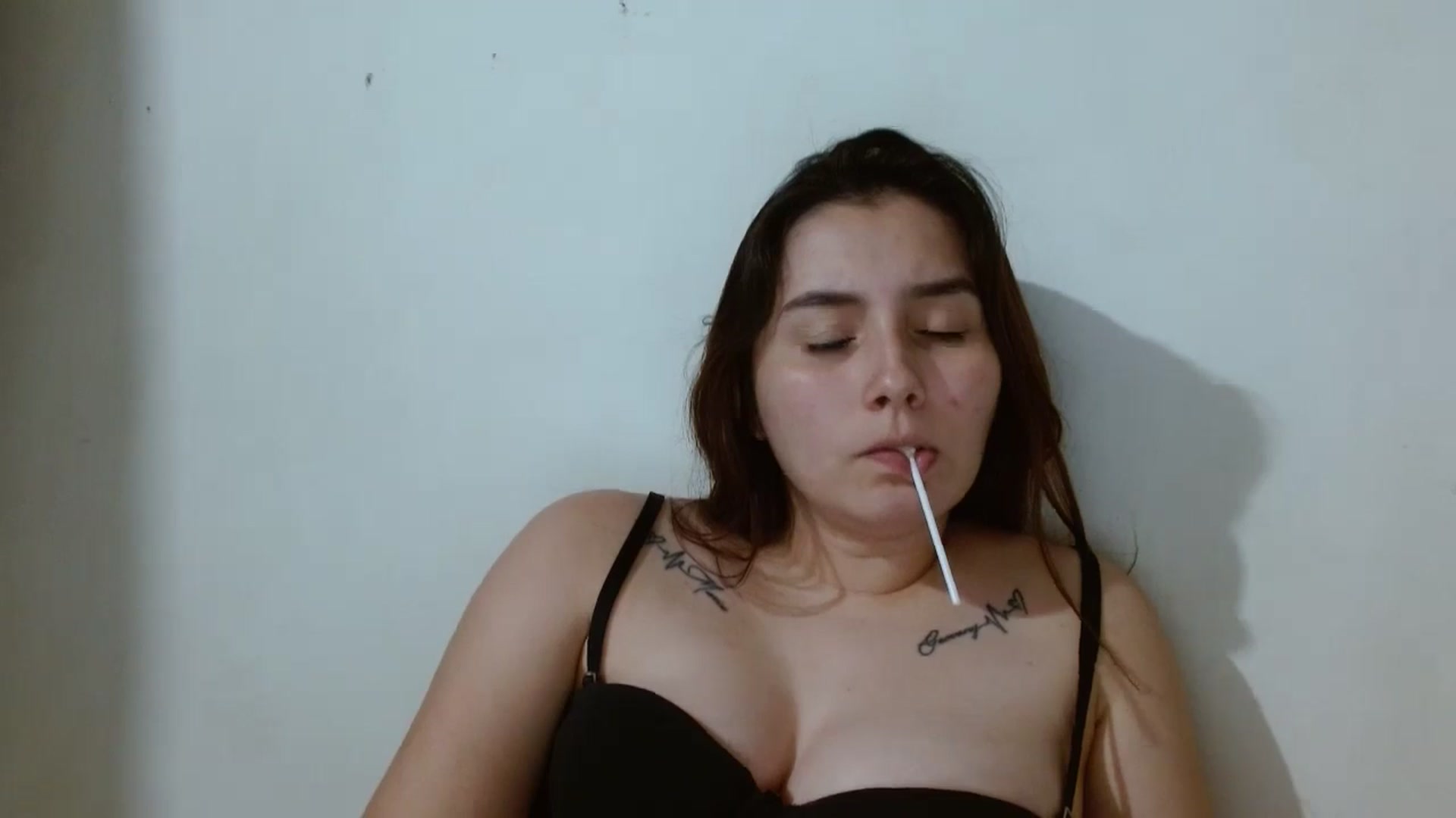 Gallery image thumbnail from Girlhot29's myfreecams stream on, 06/20/2024, 07:07 image 17 of 20