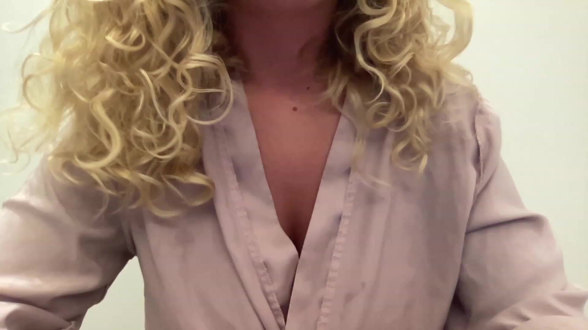 Gallery image thumbnail from GirlnextdoorM's myfreecams stream on, 11/25/2022, 19:18 image 15 of 20