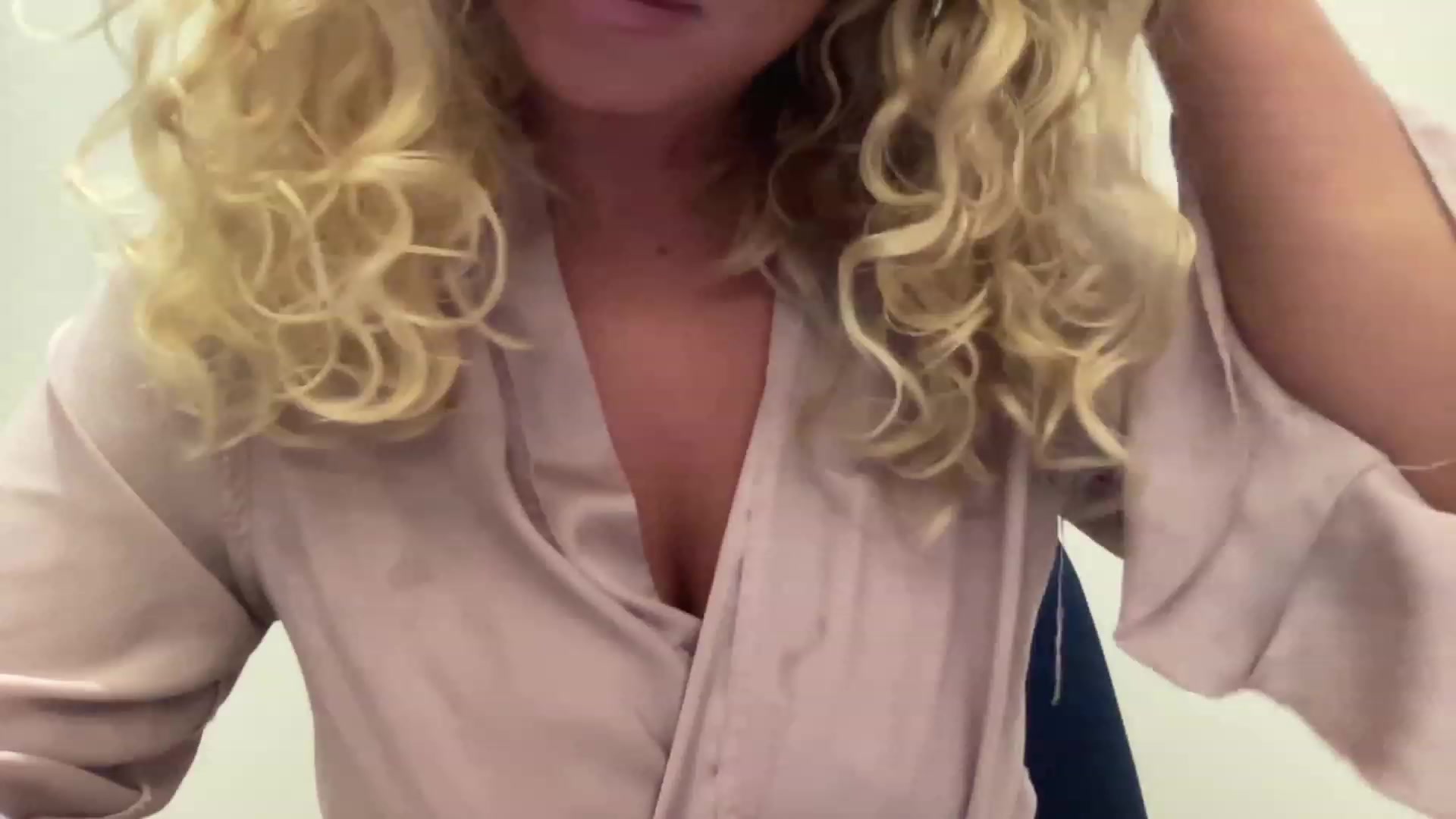 Gallery image thumbnail from GirlnextdoorM's myfreecams stream on, 11/25/2022, 19:18 image 6 of 20