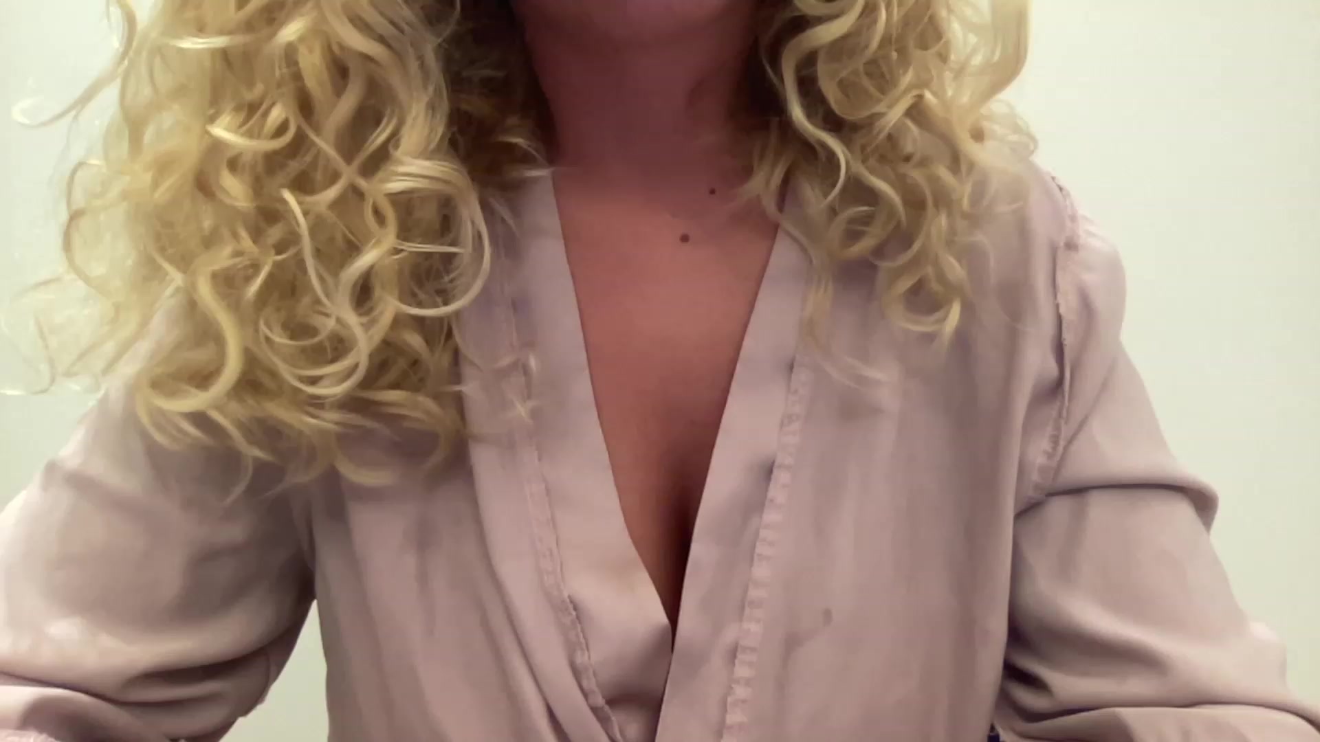 Gallery image thumbnail from GirlnextdoorM's myfreecams stream on, 11/25/2022, 19:18 image 19 of 20