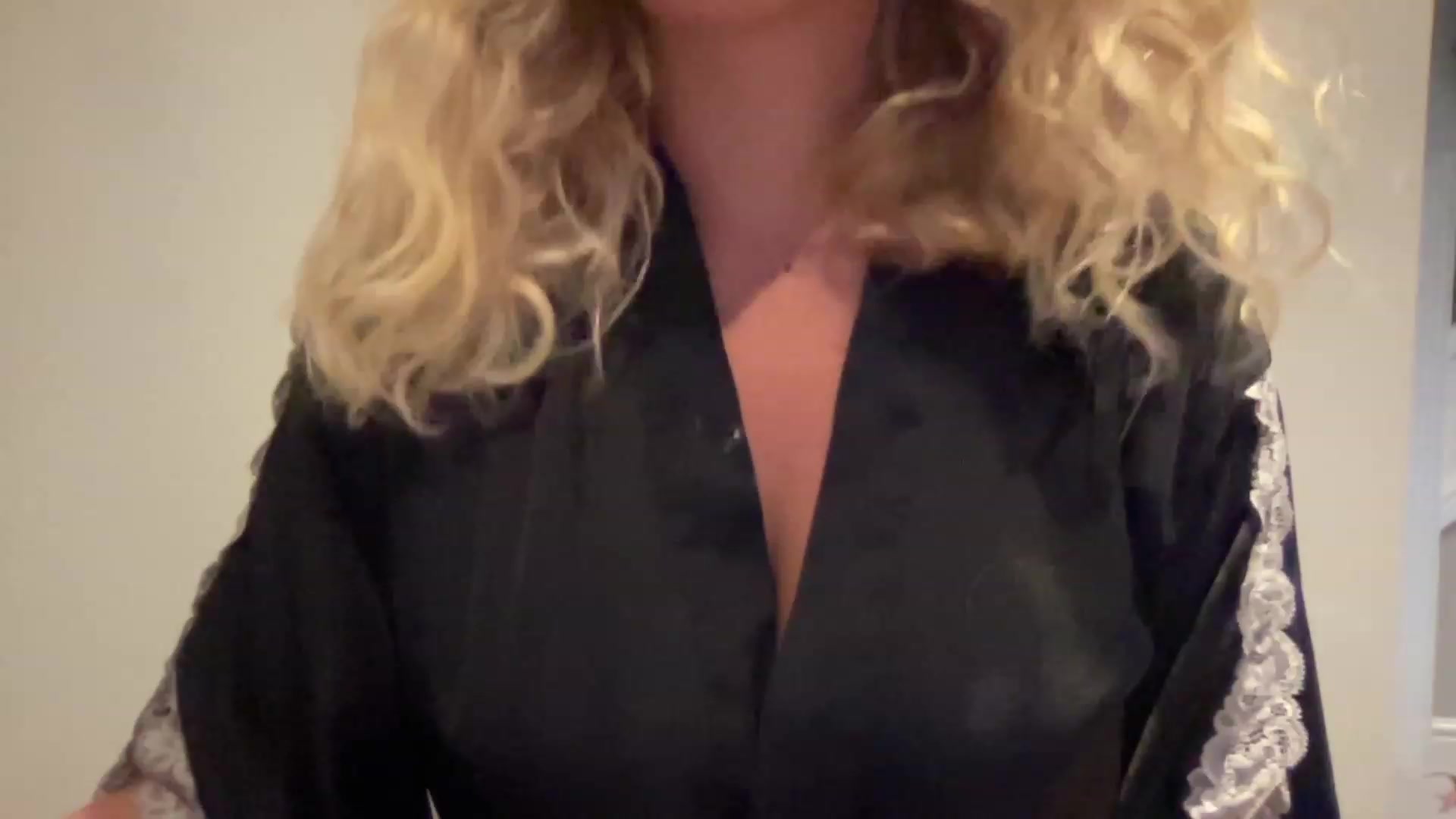 Gallery image thumbnail from GirlnextdoorM's myfreecams stream on, 06/12/2023, 18:16 image 4 of 20