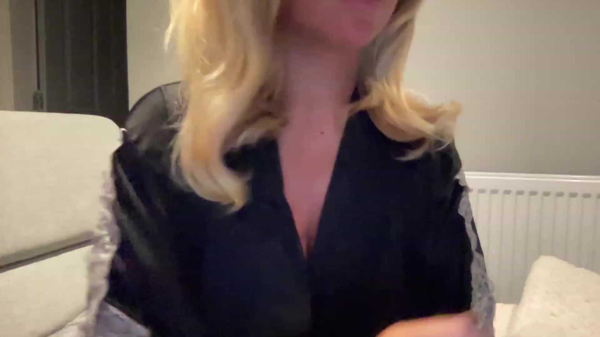 Gallery image thumbnail from GirlnextdoorM's myfreecams stream on, 06/19/2023, 21:38 image 12 of 20