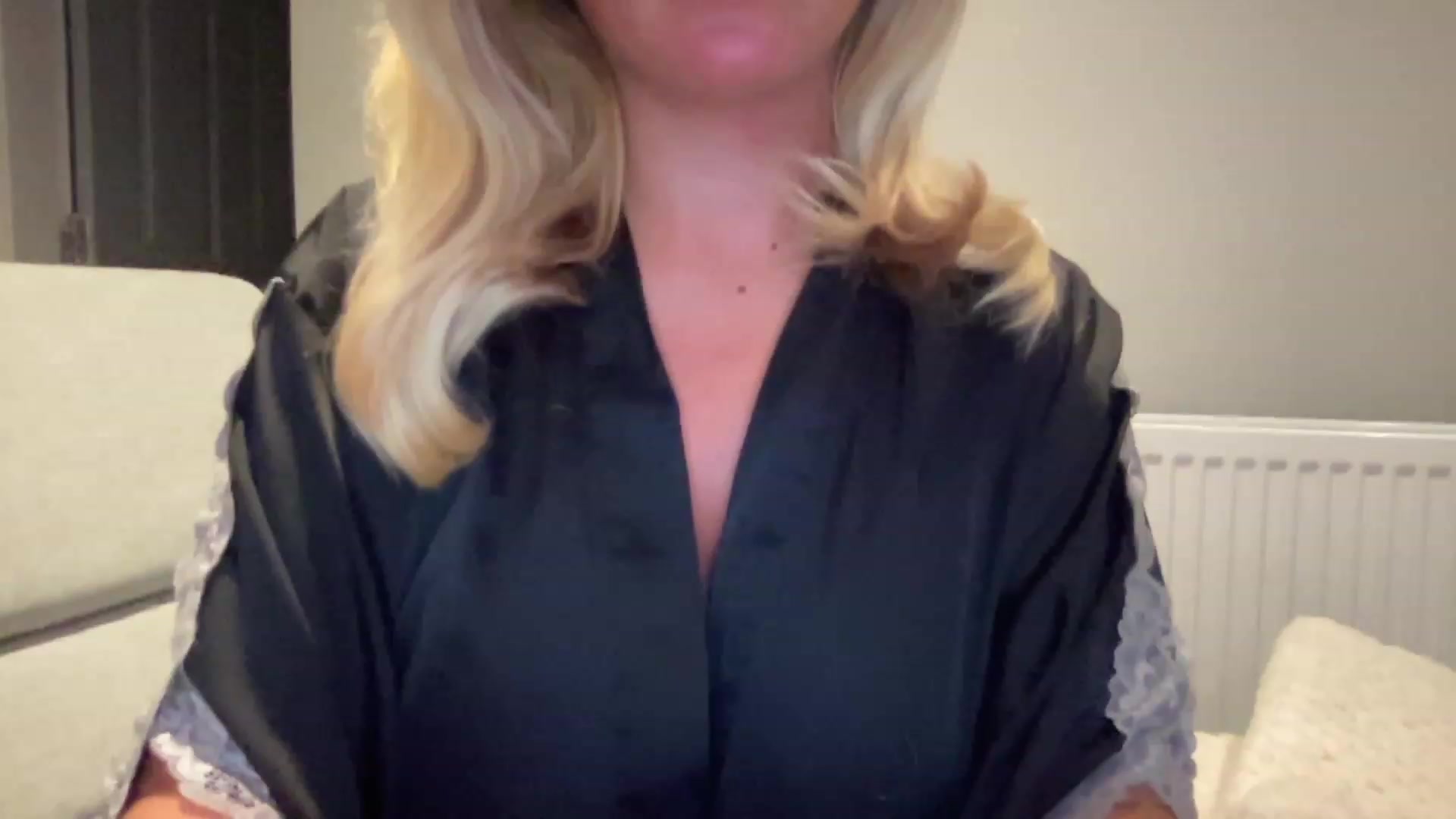 Gallery image thumbnail from GirlnextdoorM's myfreecams stream on, 06/19/2023, 21:38 image 17 of 20