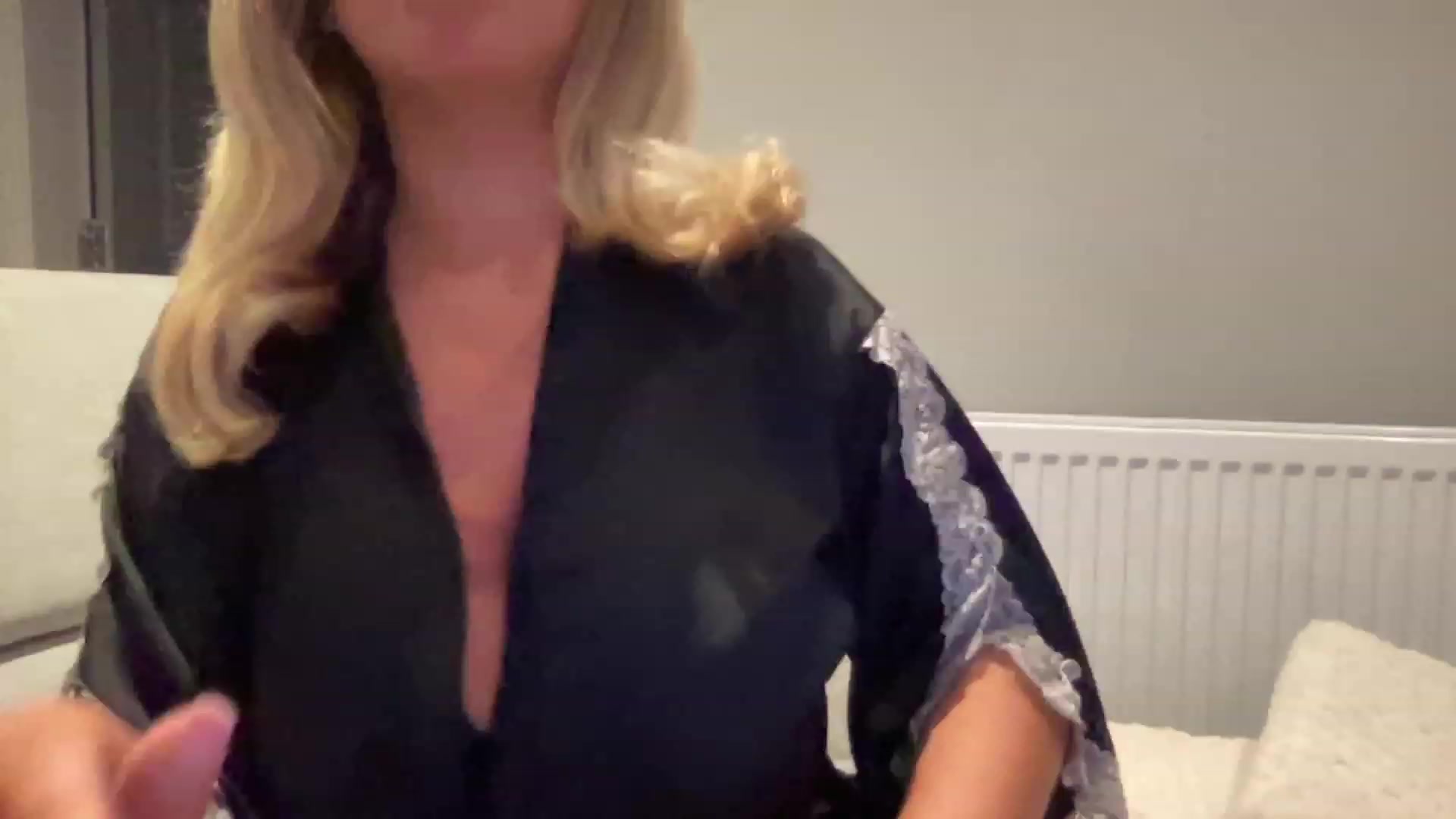 Gallery image thumbnail from GirlnextdoorM's myfreecams stream on, 06/19/2023, 21:38 image 14 of 20