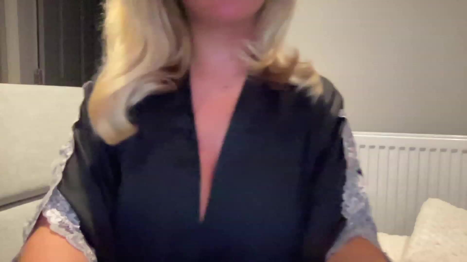 Gallery image thumbnail from GirlnextdoorM's myfreecams stream on, 06/19/2023, 21:38 image 19 of 20
