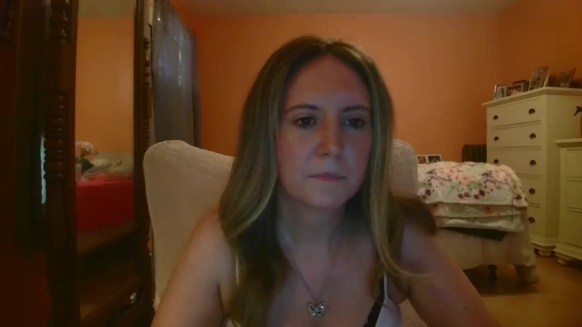 Gallery image thumbnail from Girlnxtdoor7's myfreecams stream on, 08/19/2025, 20:24 image 17 of 20