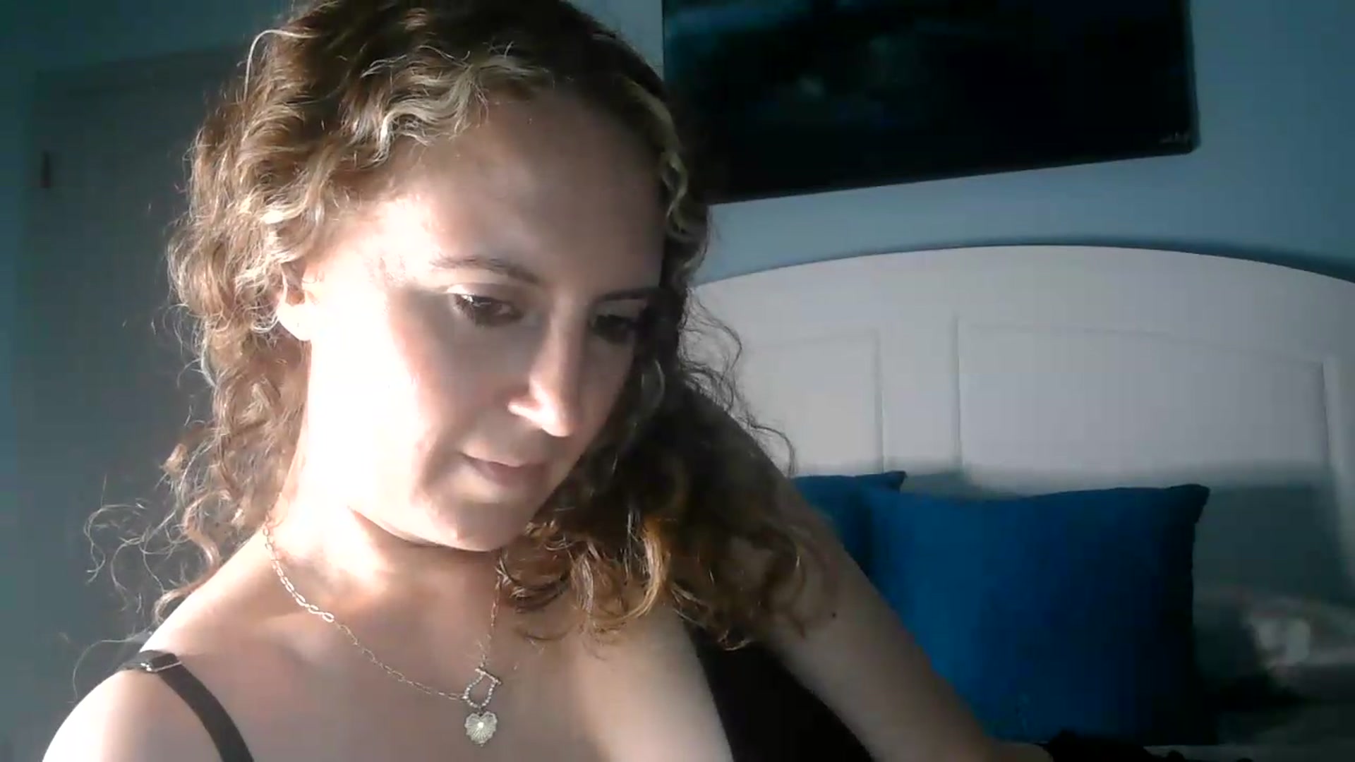 Gallery image thumbnail from Girlnxtdoor7's myfreecams stream on, 07/22/2026, 24:01 image 12 of 20