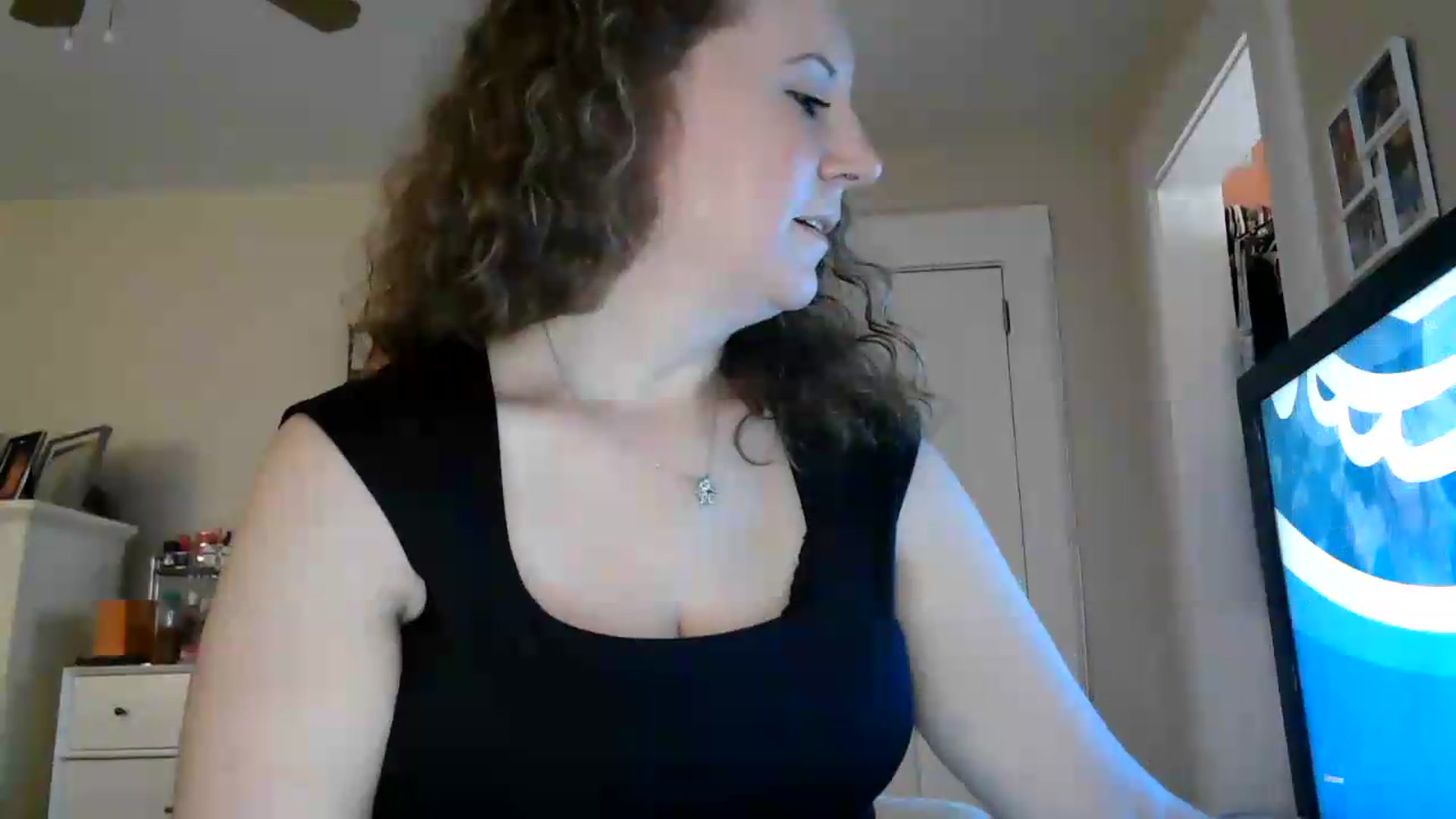 Gallery image thumbnail from Girlnxtdoor7's myfreecams stream on, 08/09/2026, 18:02 image 12 of 20