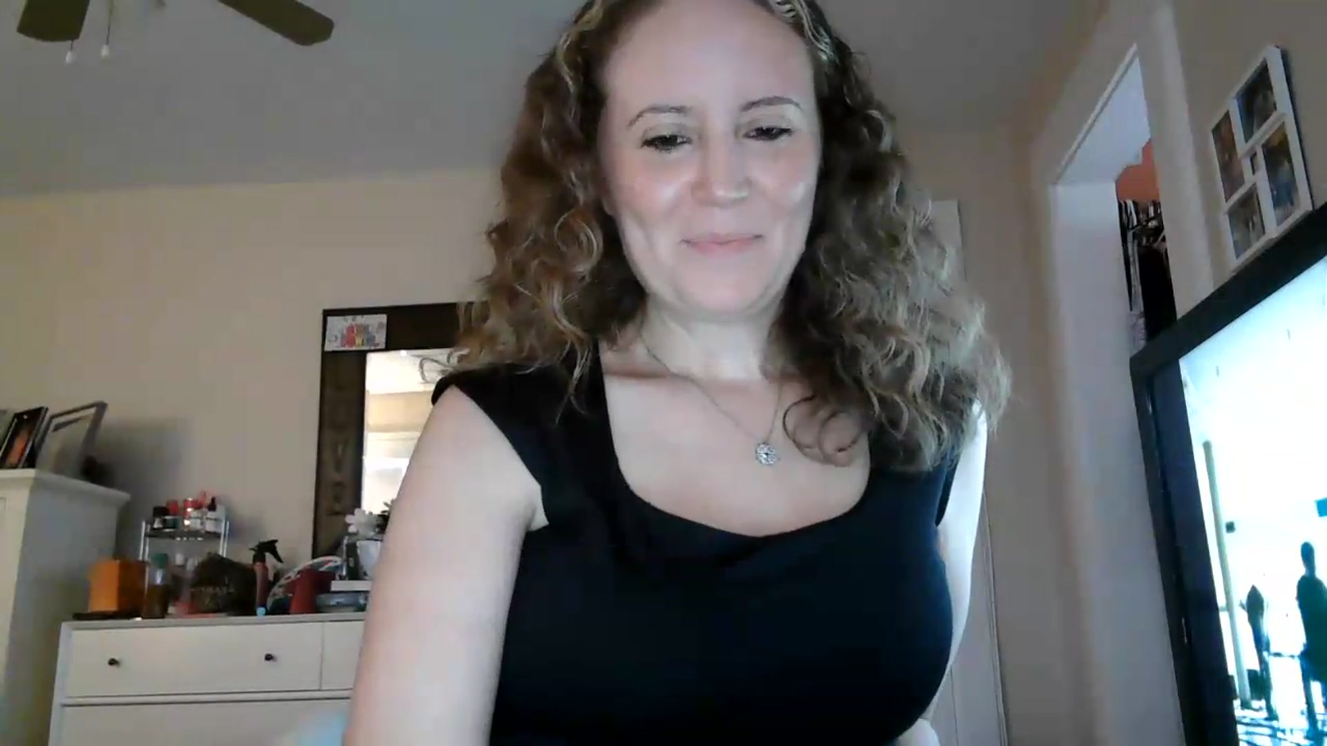 Gallery image thumbnail from Girlnxtdoor7's myfreecams stream on, 08/09/2026, 18:35 image 5 of 20