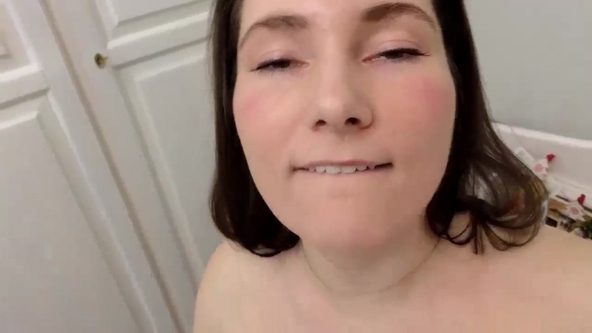 Gallery image thumbnail from Girlofheart's myfreecams stream on, 12/24/2023, 23:27 image 20 of 20