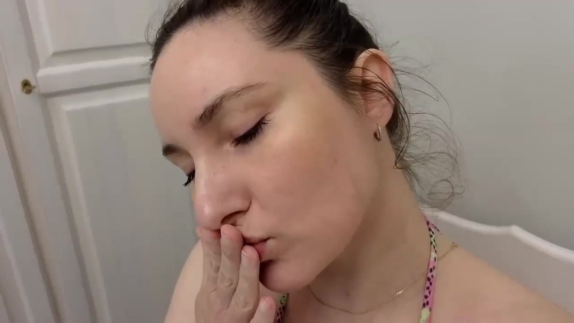 Gallery image thumbnail from Girlofheart's myfreecams stream on, 06/21/2024, 24:22 image 15 of 20