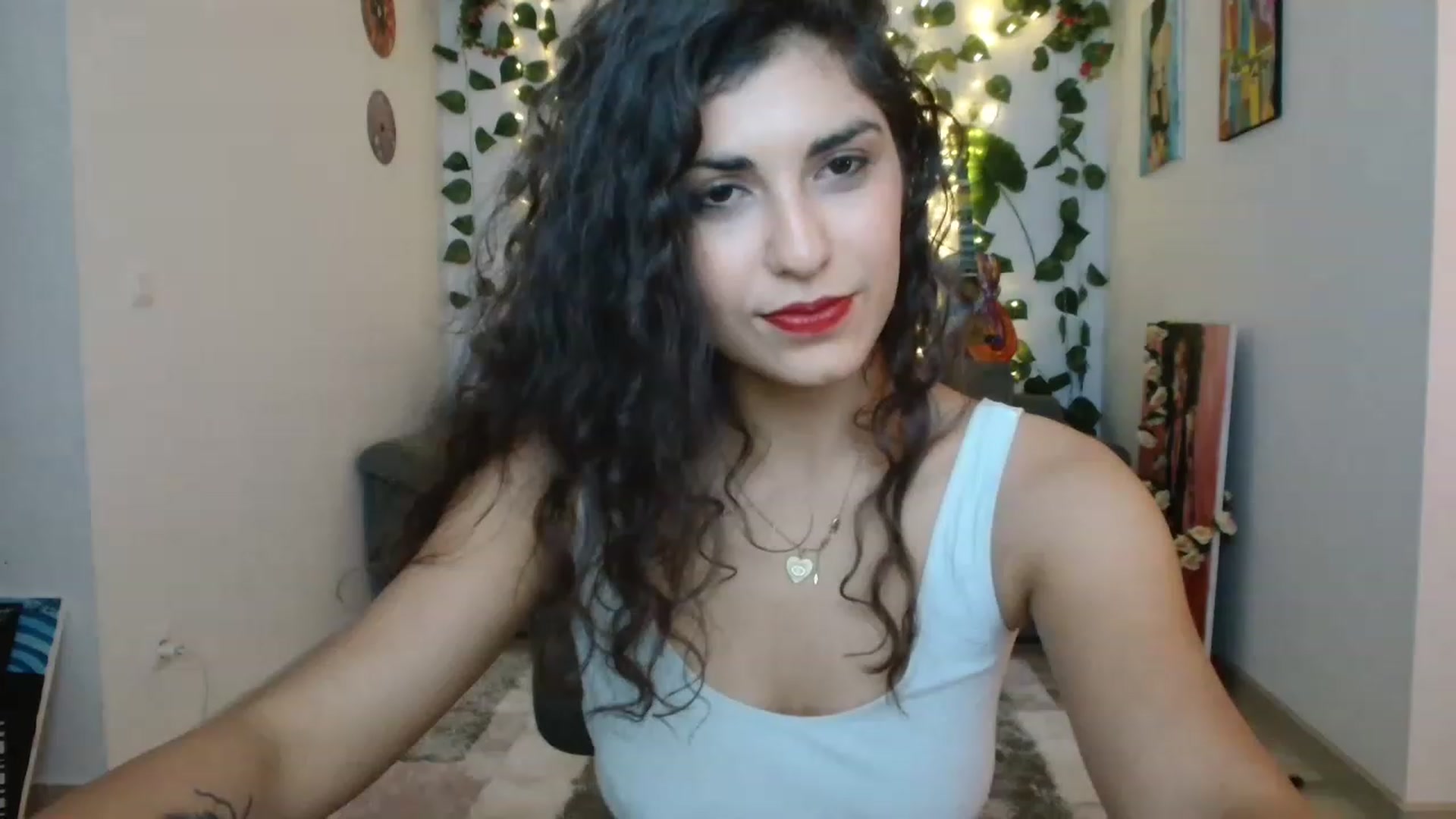 Gallery image thumbnail from GiselleH's myfreecams stream on, 11/27/2022, 21:38 image 19 of 20