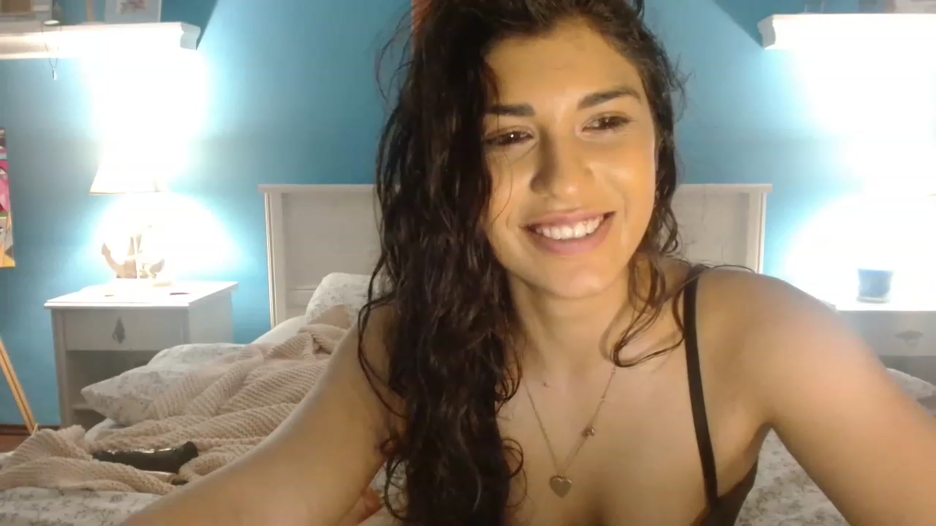 Gallery image thumbnail from GiselleH's myfreecams stream on, 02/28/2023, 20:21 image 20 of 20