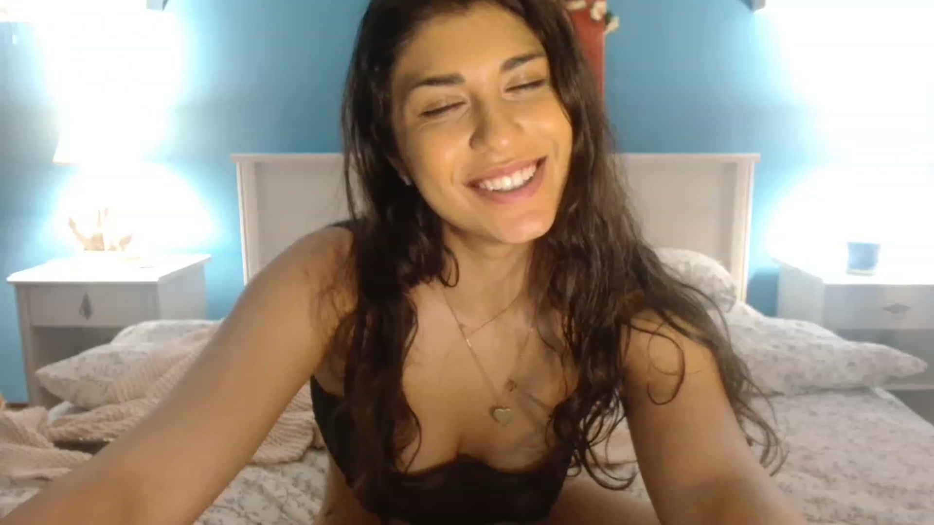 Gallery image thumbnail from GiselleH's myfreecams stream on, 02/28/2023, 20:21 image 16 of 20