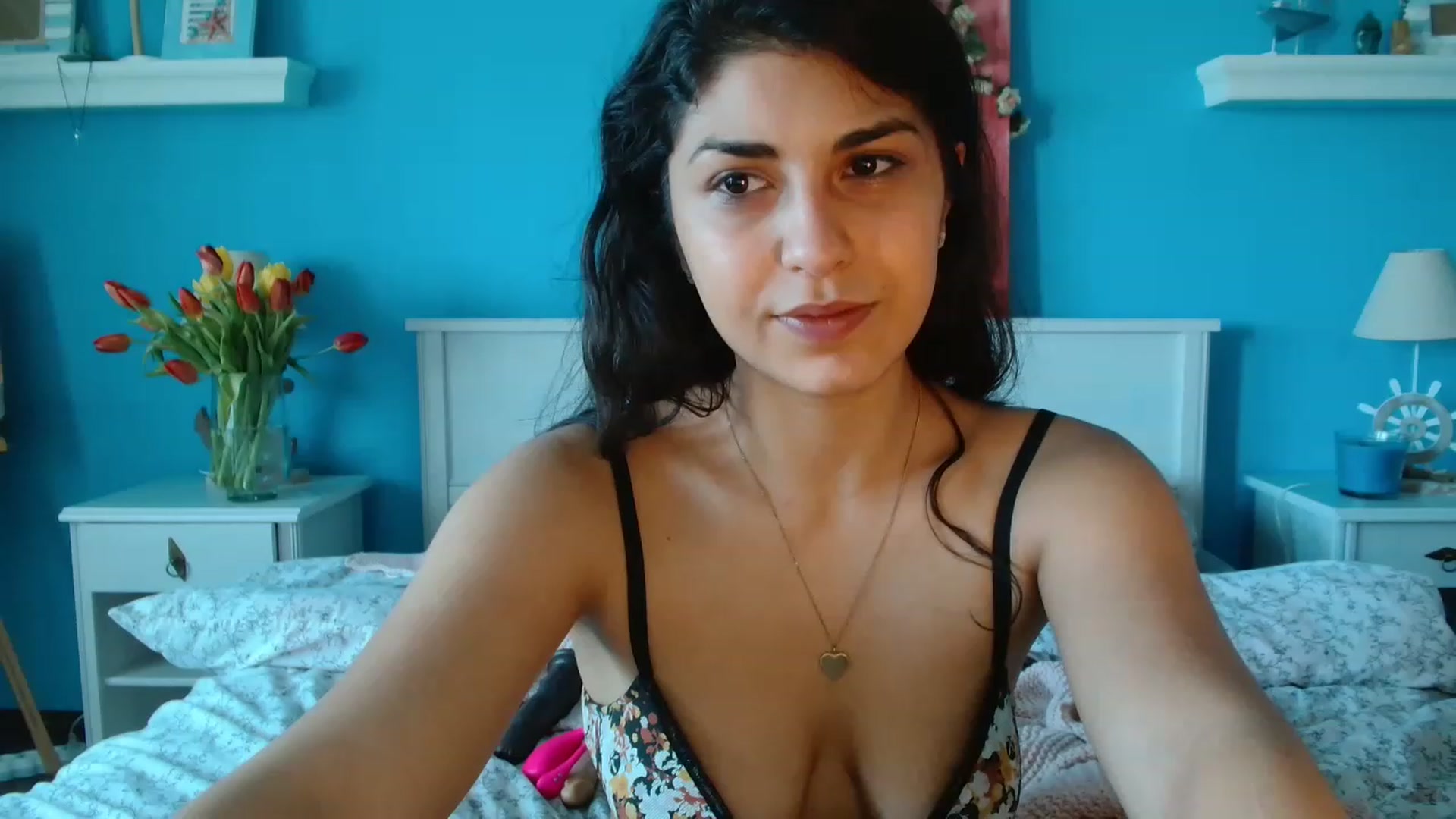 Gallery image thumbnail from GiselleH's myfreecams stream on, 03/09/2023, 09:19 image 2 of 20