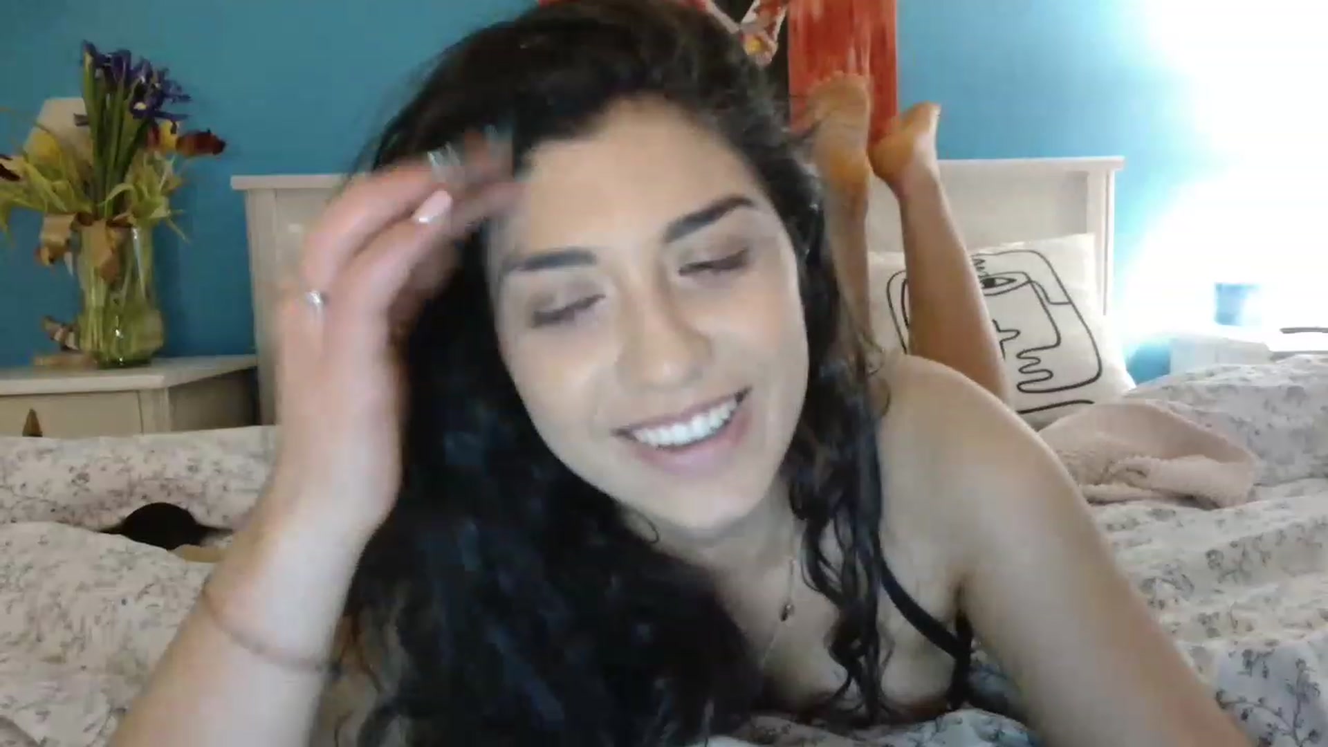 Gallery image thumbnail from GiselleH's myfreecams stream on, 03/13/2023, 20:18 image 8 of 20