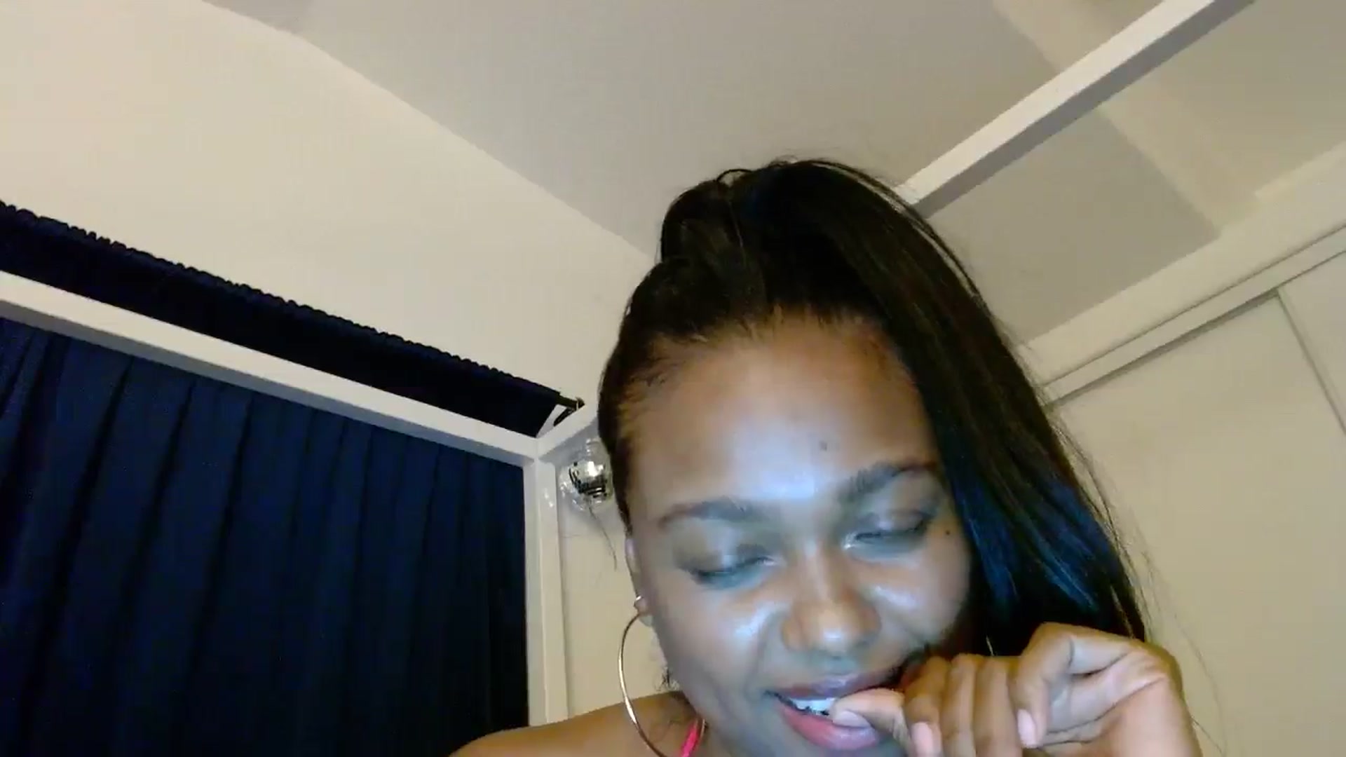Gallery image thumbnail from Gisellevvi's myfreecams stream on, 08/21/2024, 08:37 image 15 of 20