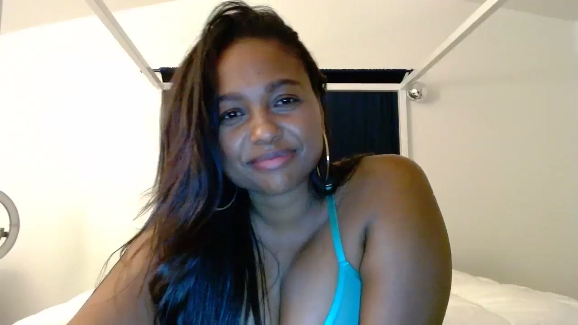 Gallery image thumbnail from Gisellevvi's myfreecams stream on, 08/25/2024, 09:36 image 14 of 20