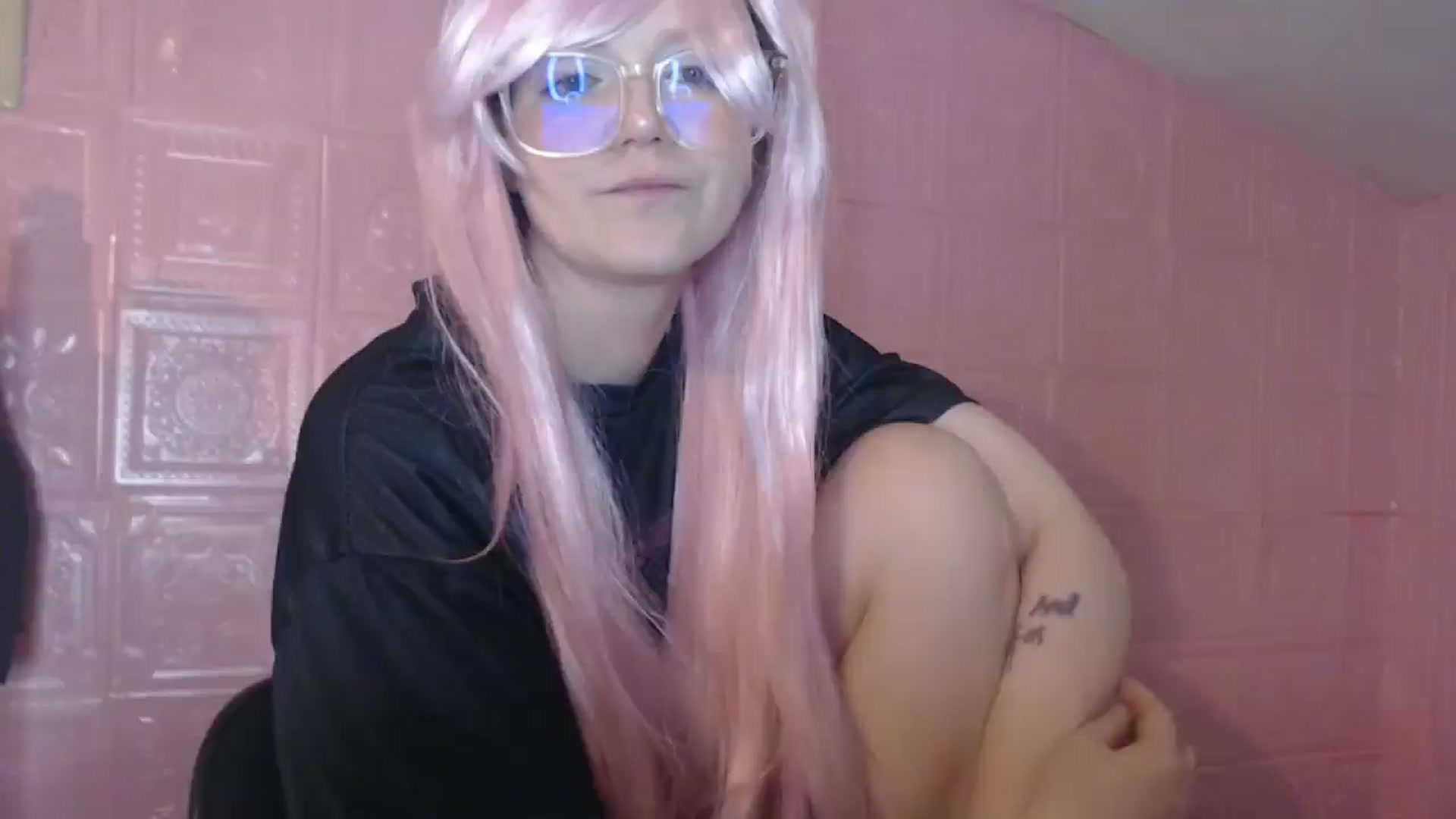 Gallery image thumbnail from Gl0wEffUrself's myfreecams stream on, 06/17/2025, 08:10 image 1 of 20