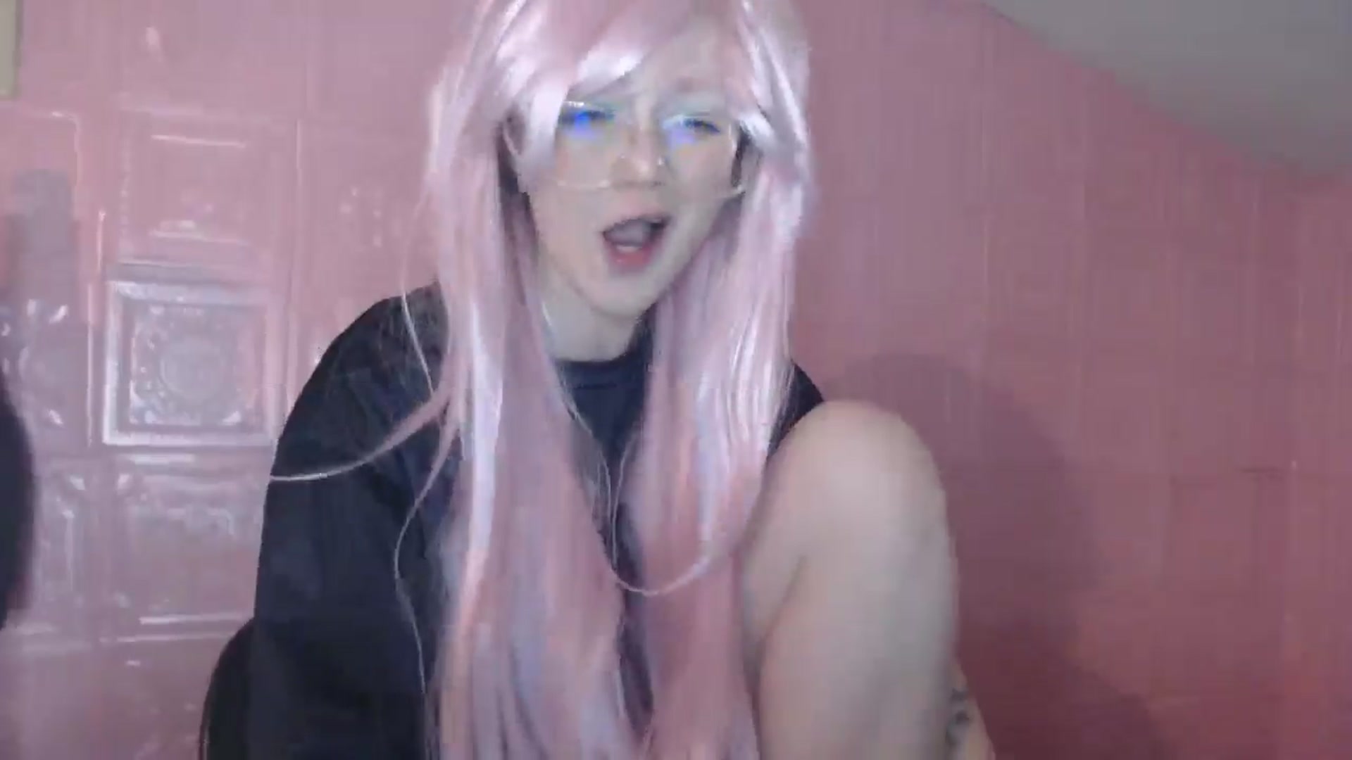 Gallery image thumbnail from Gl0wEffUrself's myfreecams stream on, 06/17/2025, 08:10 image 6 of 20