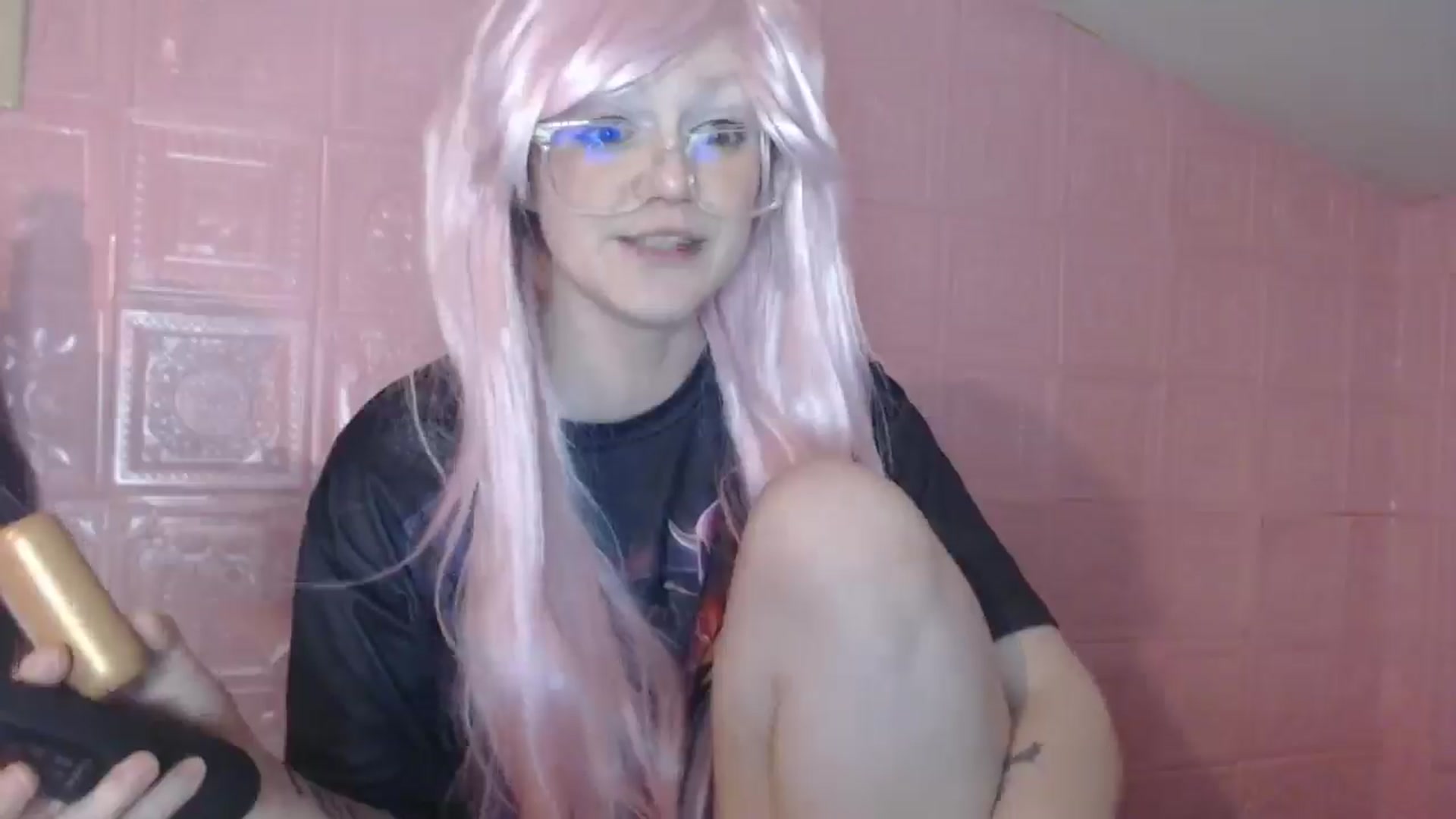 Gallery image thumbnail from Gl0wEffUrself's myfreecams stream on, 06/17/2025, 08:10 image 14 of 20