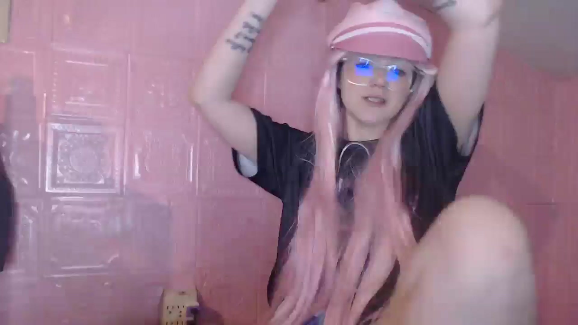 Gallery image thumbnail from Gl0wEffUrself's myfreecams stream on, 06/17/2025, 08:10 image 19 of 20
