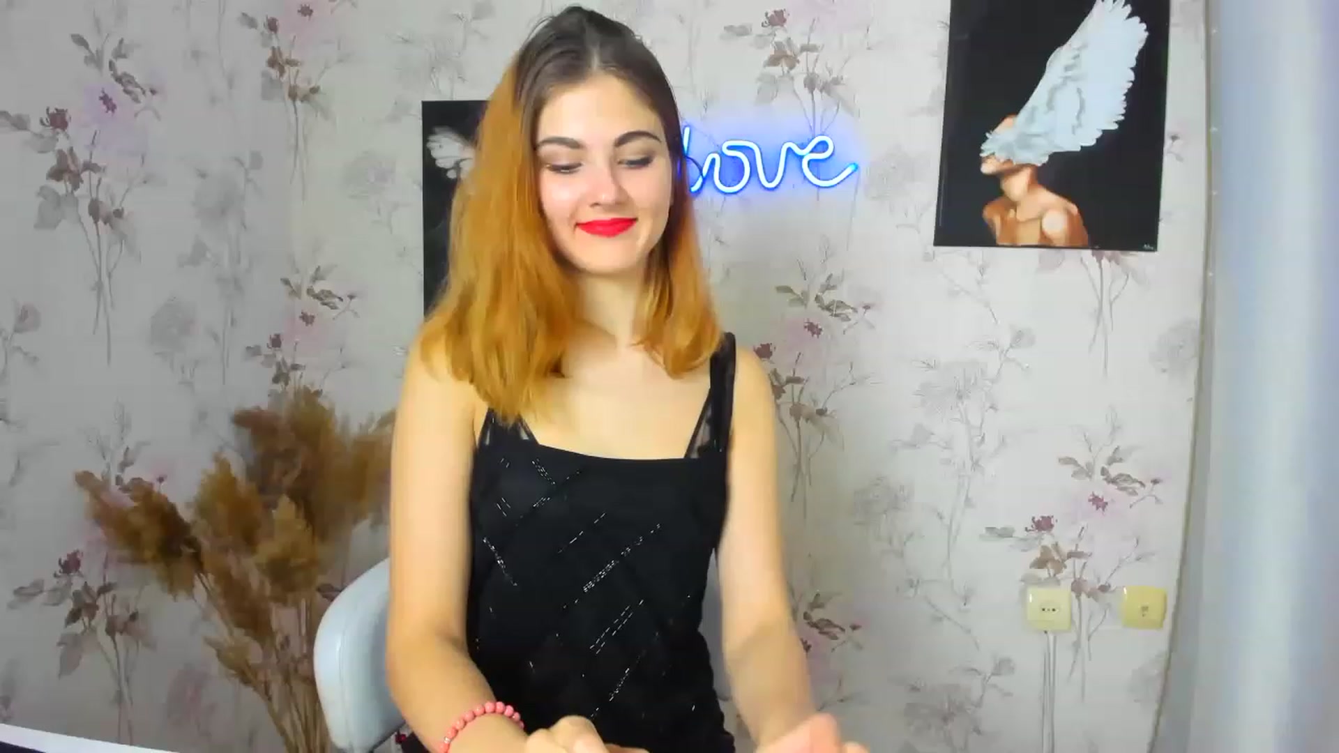Gallery image thumbnail from GladysSmith's myfreecams stream on, 03/07/2023, 10:50 image 2 of 20