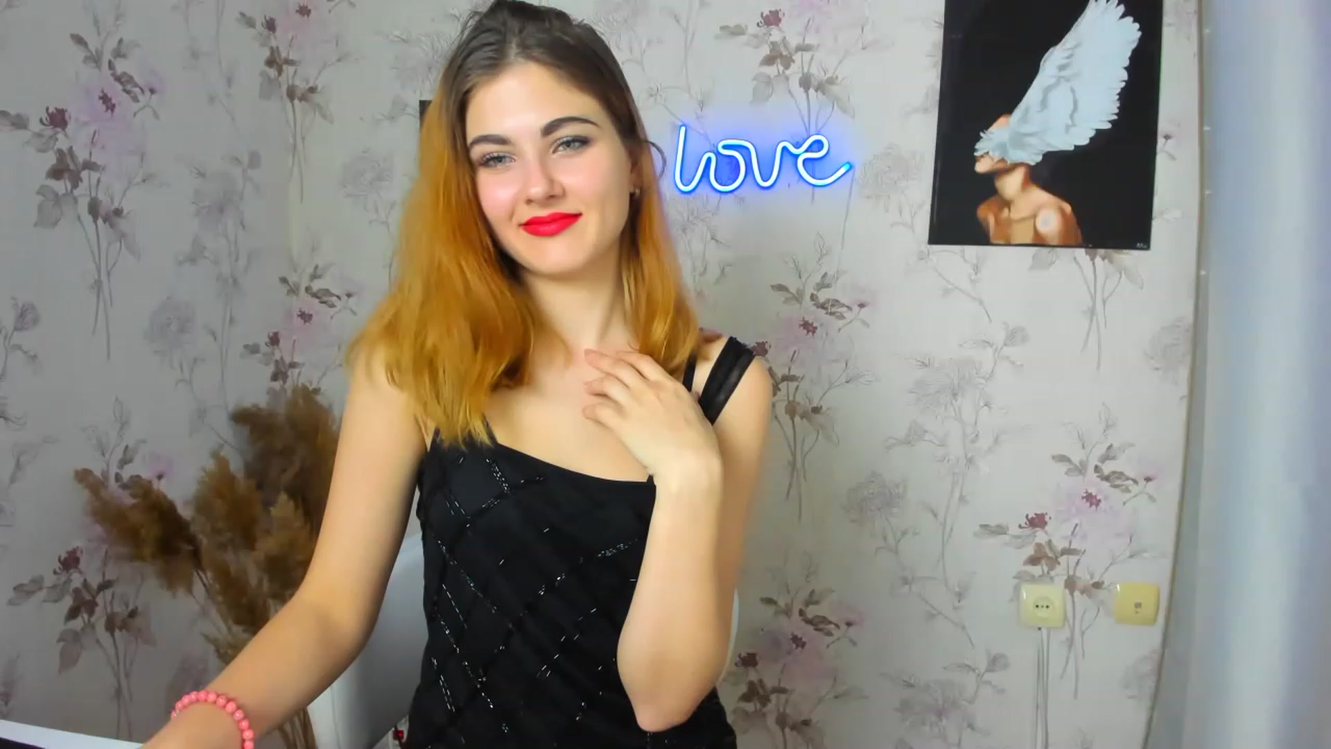 Gallery image thumbnail from GladysSmith's myfreecams stream on, 03/07/2023, 10:50 image 1 of 20