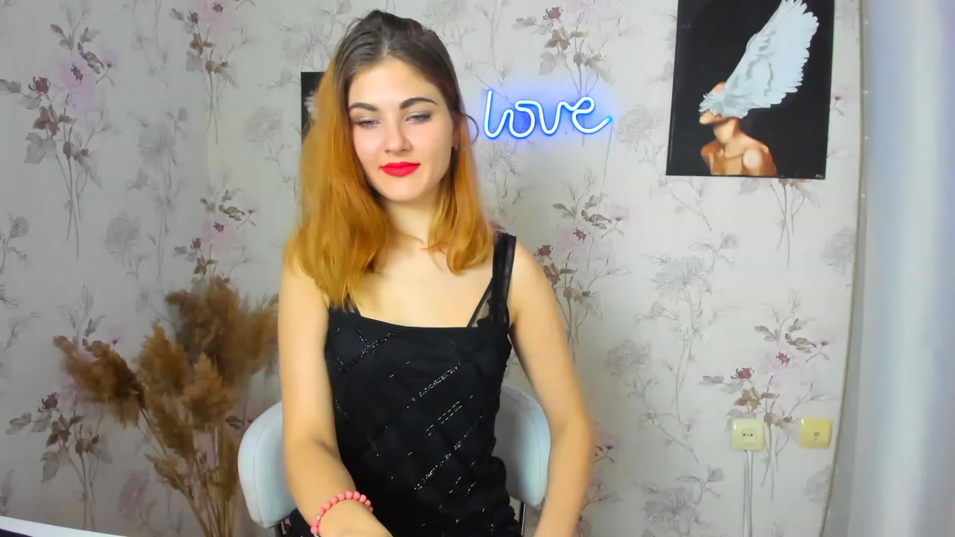 Gallery image thumbnail from GladysSmith's myfreecams stream on, 03/07/2023, 10:50 image 3 of 20