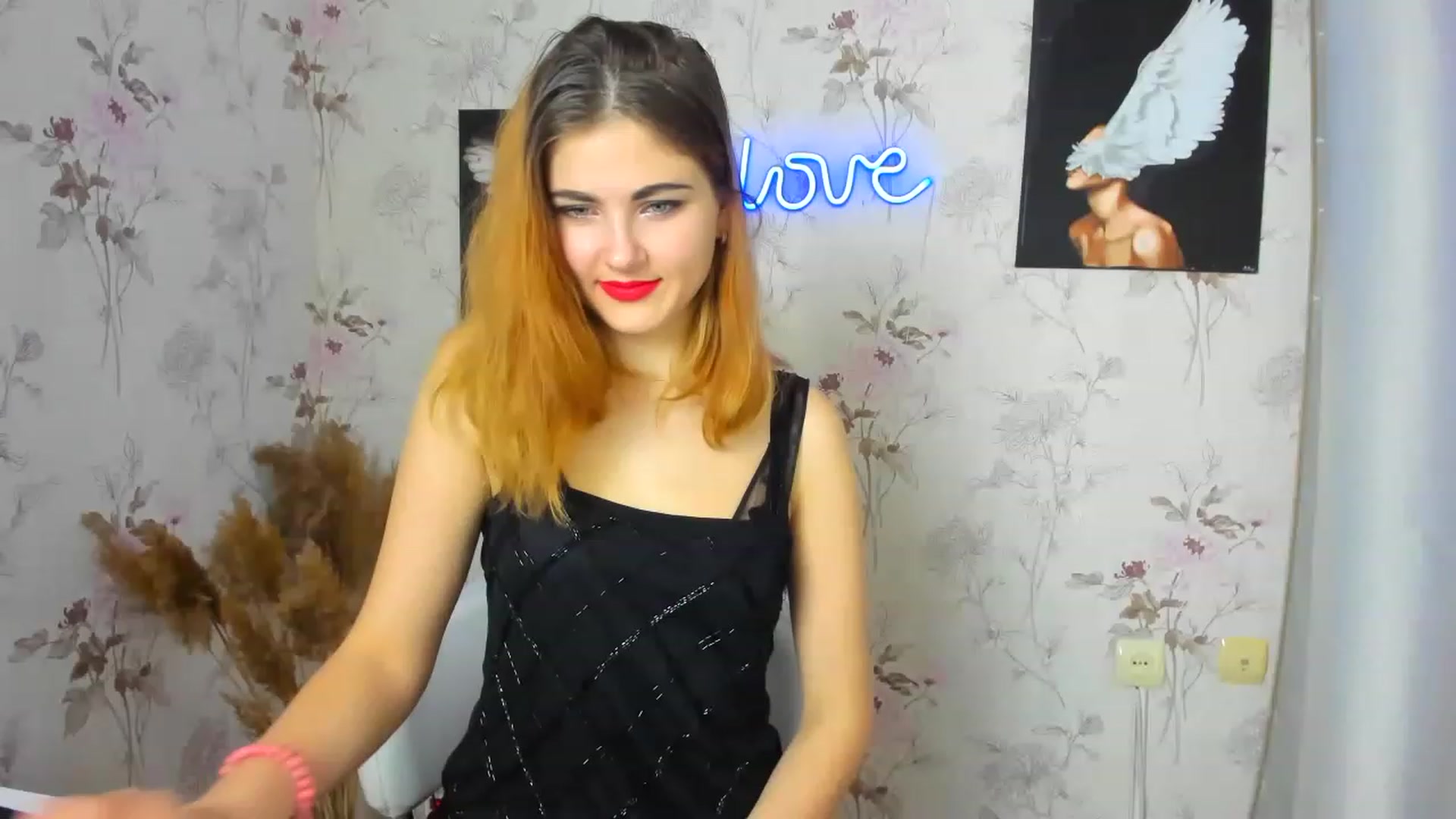 Gallery image thumbnail from GladysSmith's myfreecams stream on, 03/07/2023, 10:50 image 9 of 20
