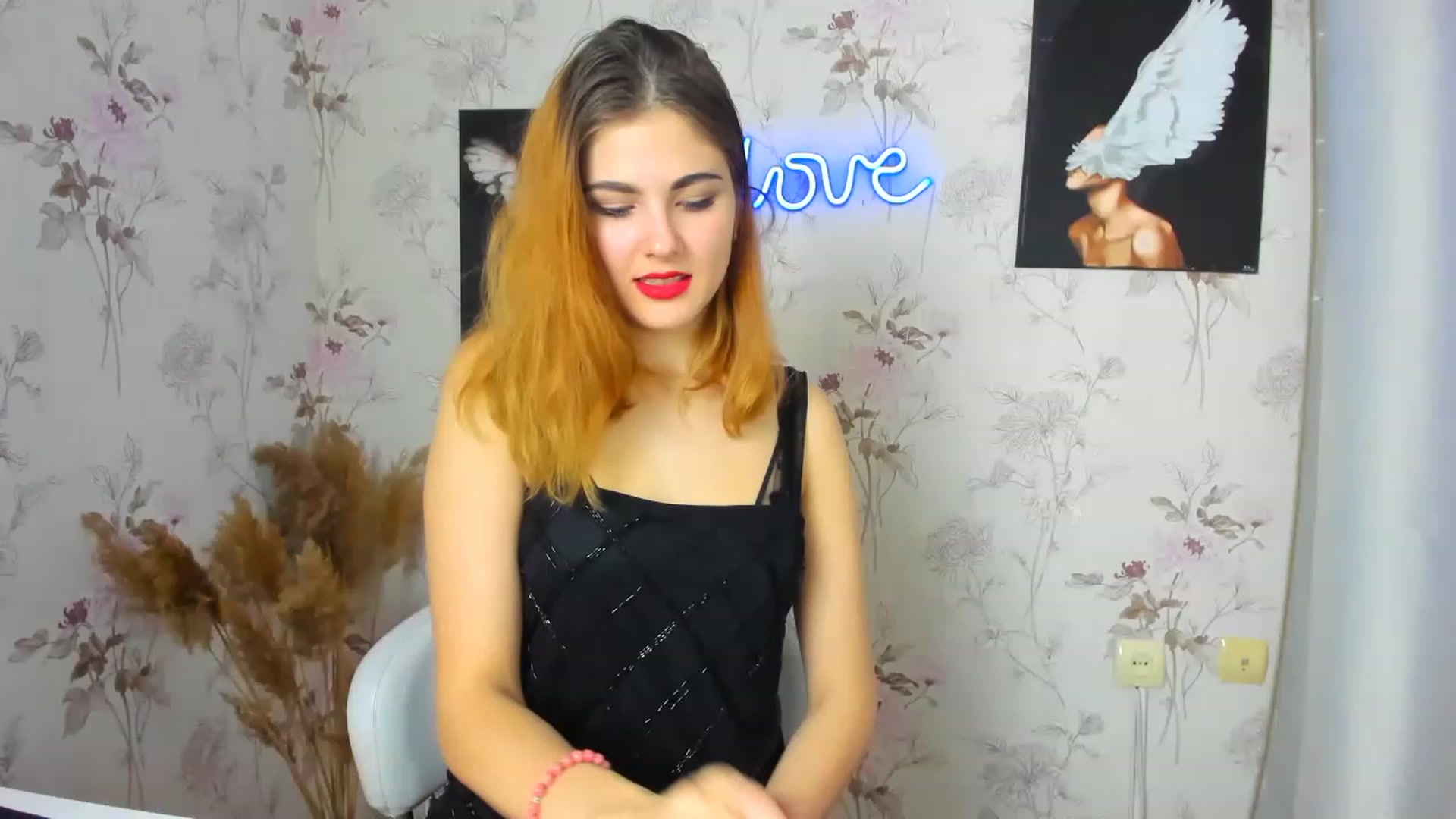 Gallery image thumbnail from GladysSmith's myfreecams stream on, 03/07/2023, 10:50 image 8 of 20