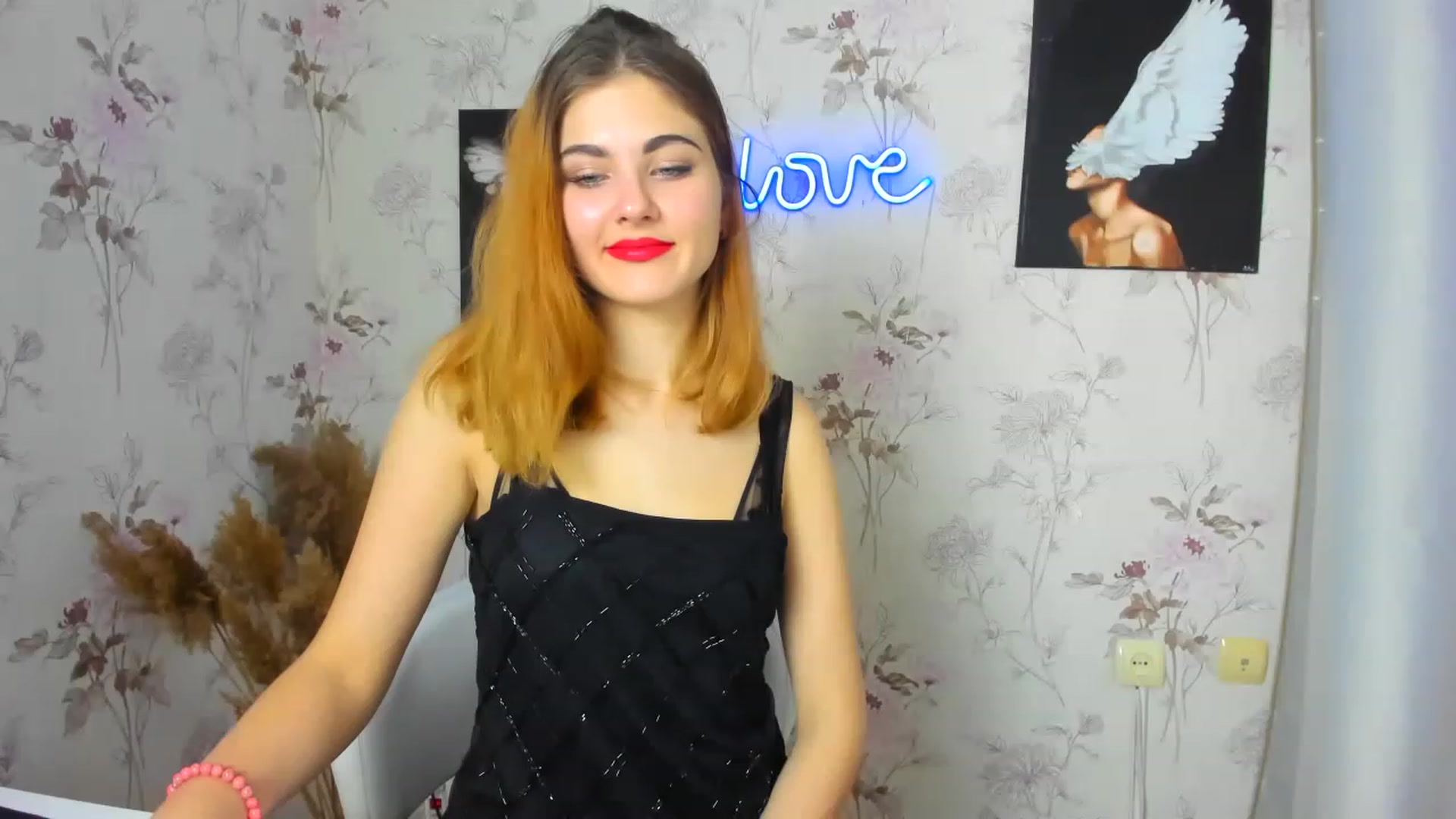 Gallery image thumbnail from GladysSmith's myfreecams stream on, 03/07/2023, 10:50 image 12 of 20