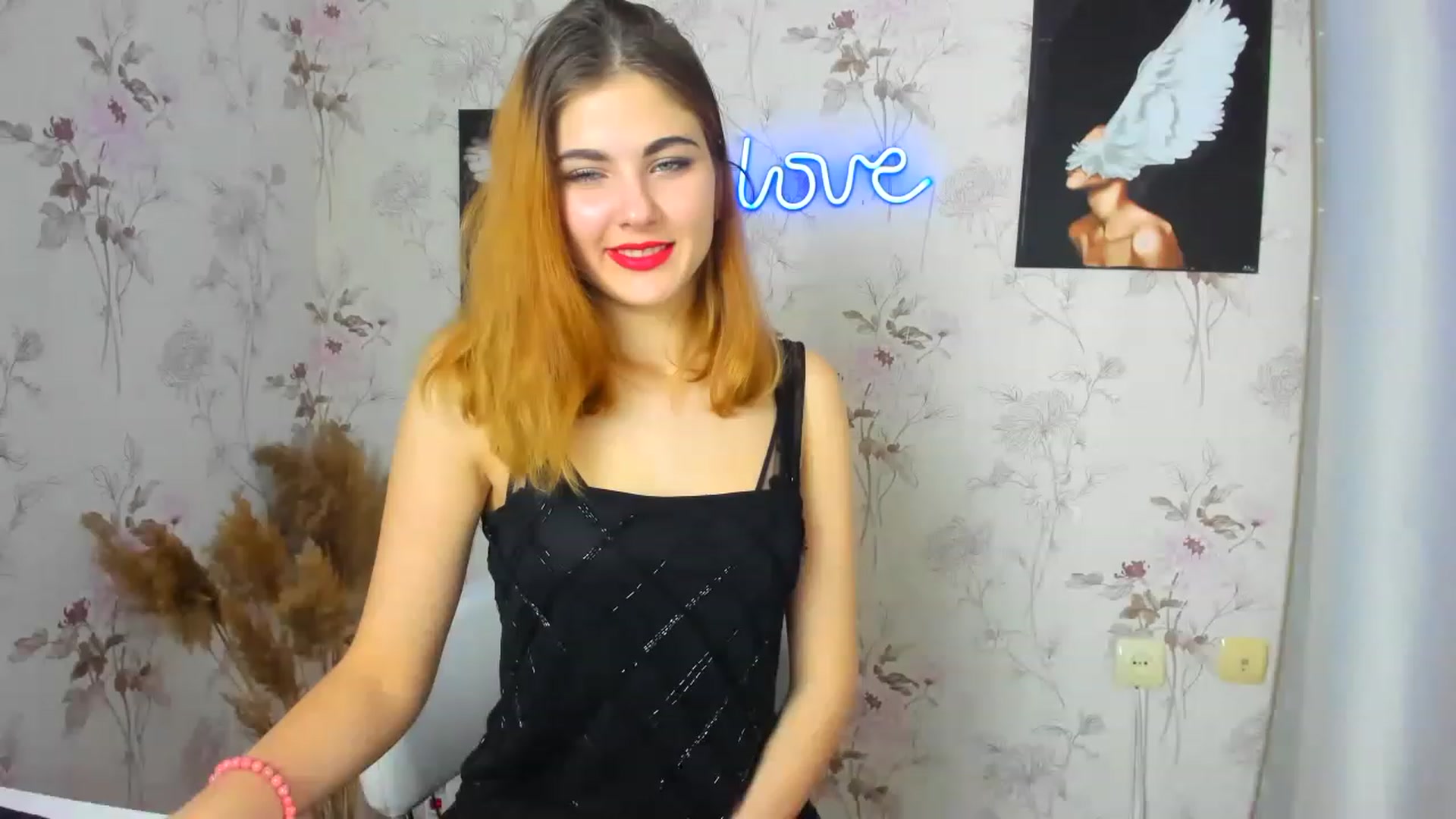 Gallery image thumbnail from GladysSmith's myfreecams stream on, 03/07/2023, 10:50 image 13 of 20