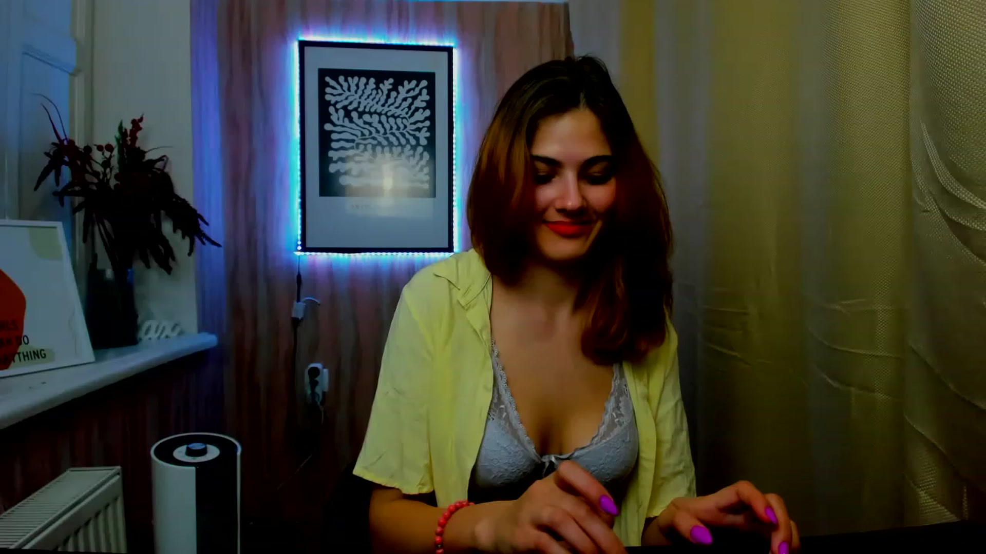 Gallery image thumbnail from GladysSmith's myfreecams stream on, 03/16/2023, 12:36 image 1 of 20