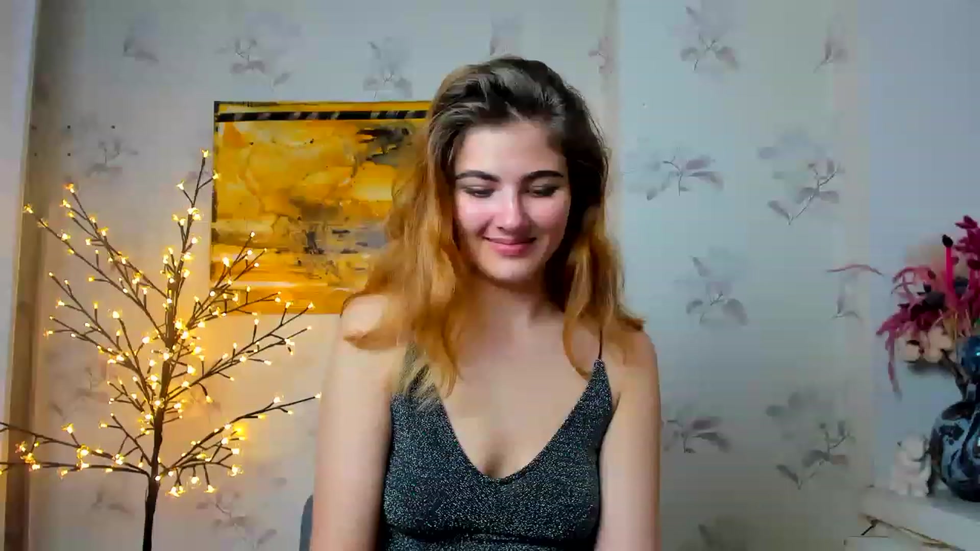 Gallery image thumbnail from GladysSmith's myfreecams stream on, 03/19/2023, 12:44 image 15 of 20