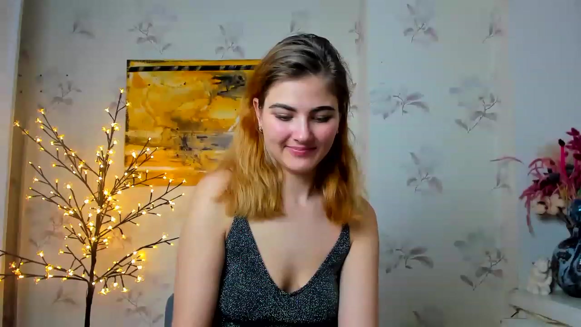 Gallery image thumbnail from GladysSmith's myfreecams stream on, 03/19/2023, 12:44 image 19 of 20