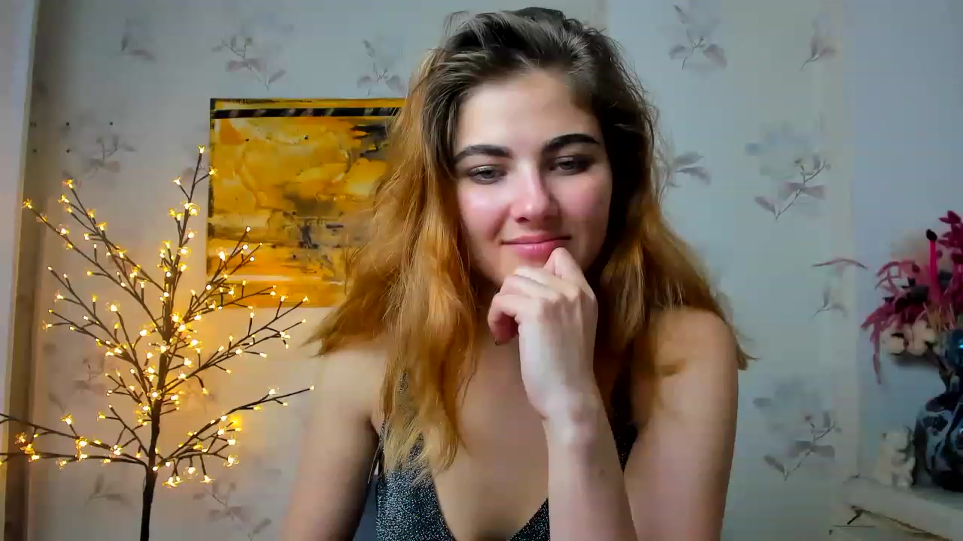 Gallery image thumbnail from GladysSmith's myfreecams stream on, 03/19/2023, 12:44 image 16 of 20