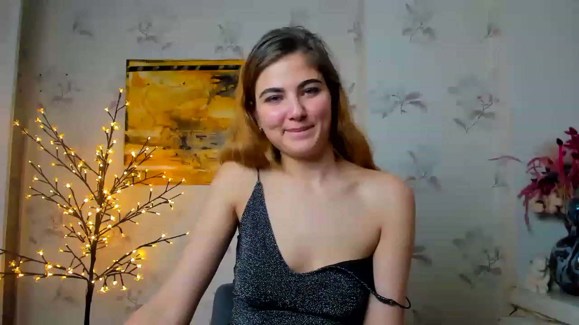 Gallery image thumbnail from GladysSmith's myfreecams stream on, 03/19/2023, 12:44 image 9 of 20